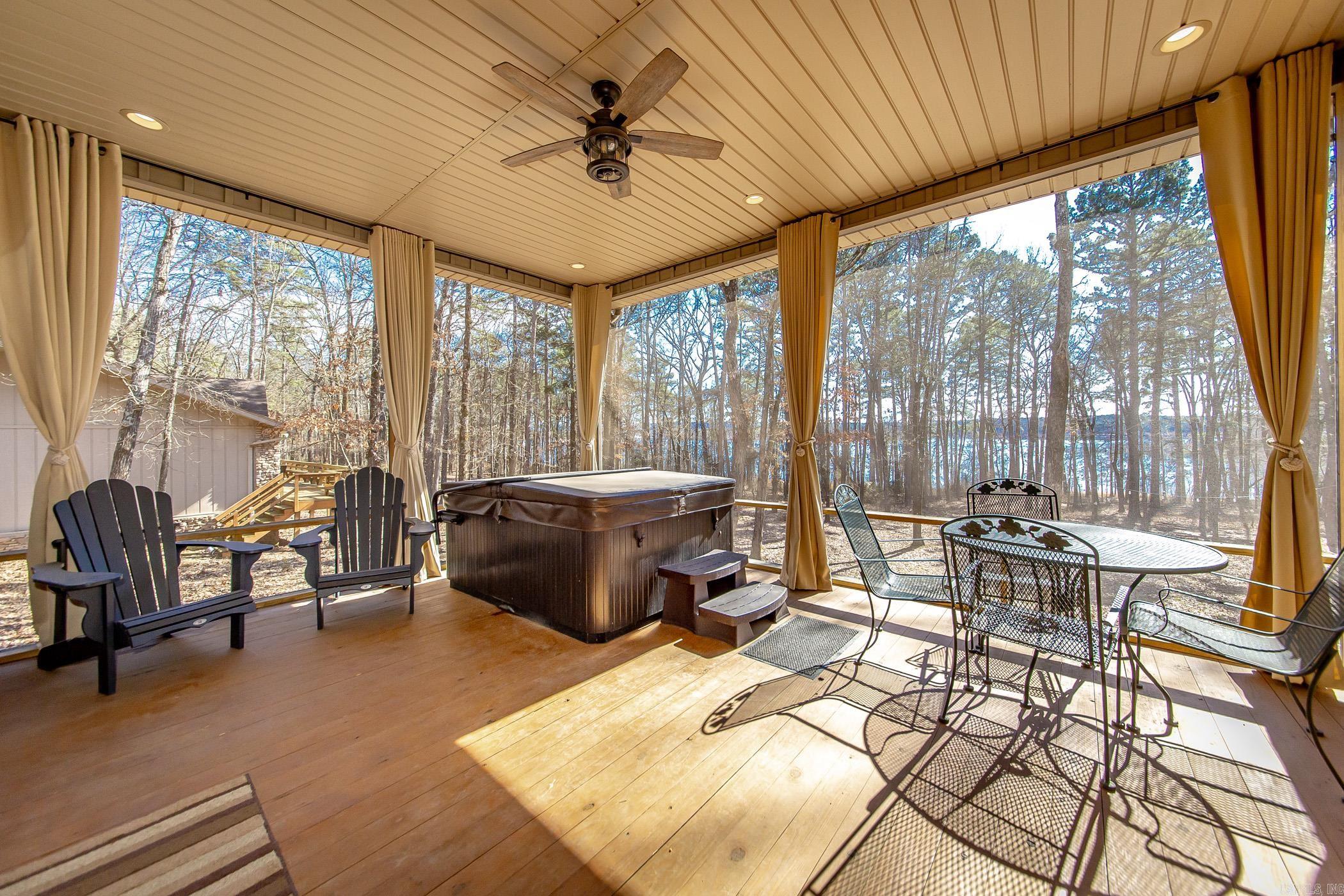 ISLAND SHORES - Residential