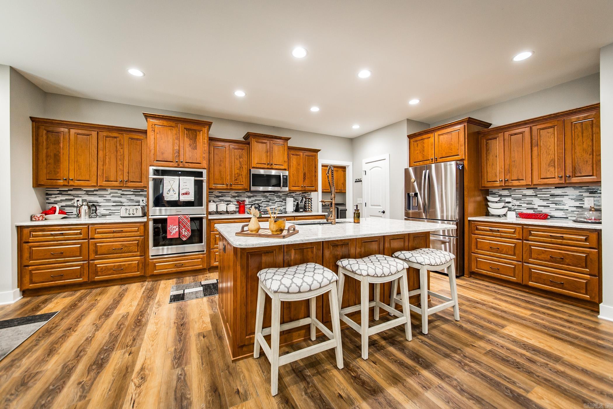 ISLAND SHORES - Residential