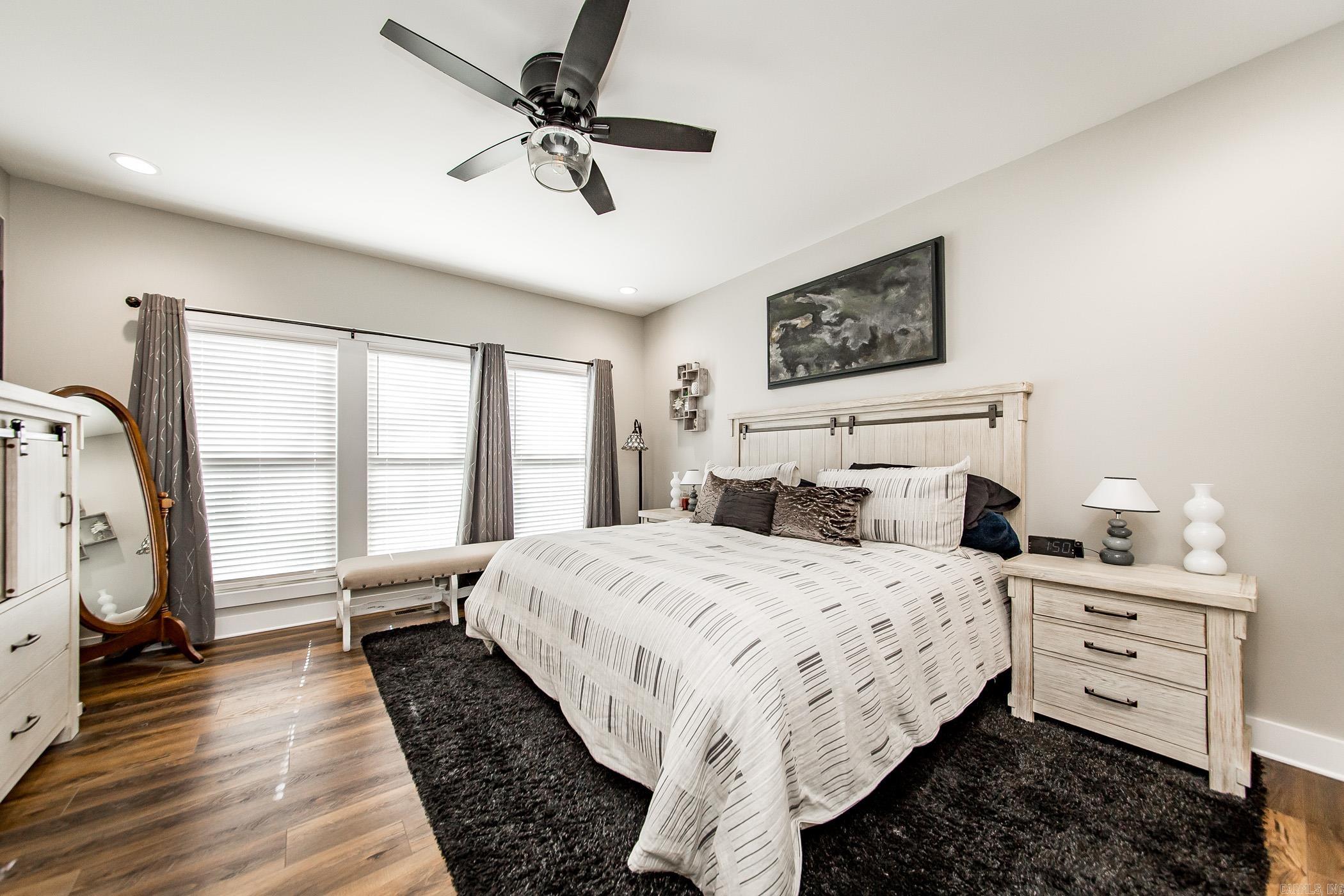 ISLAND SHORES - Residential