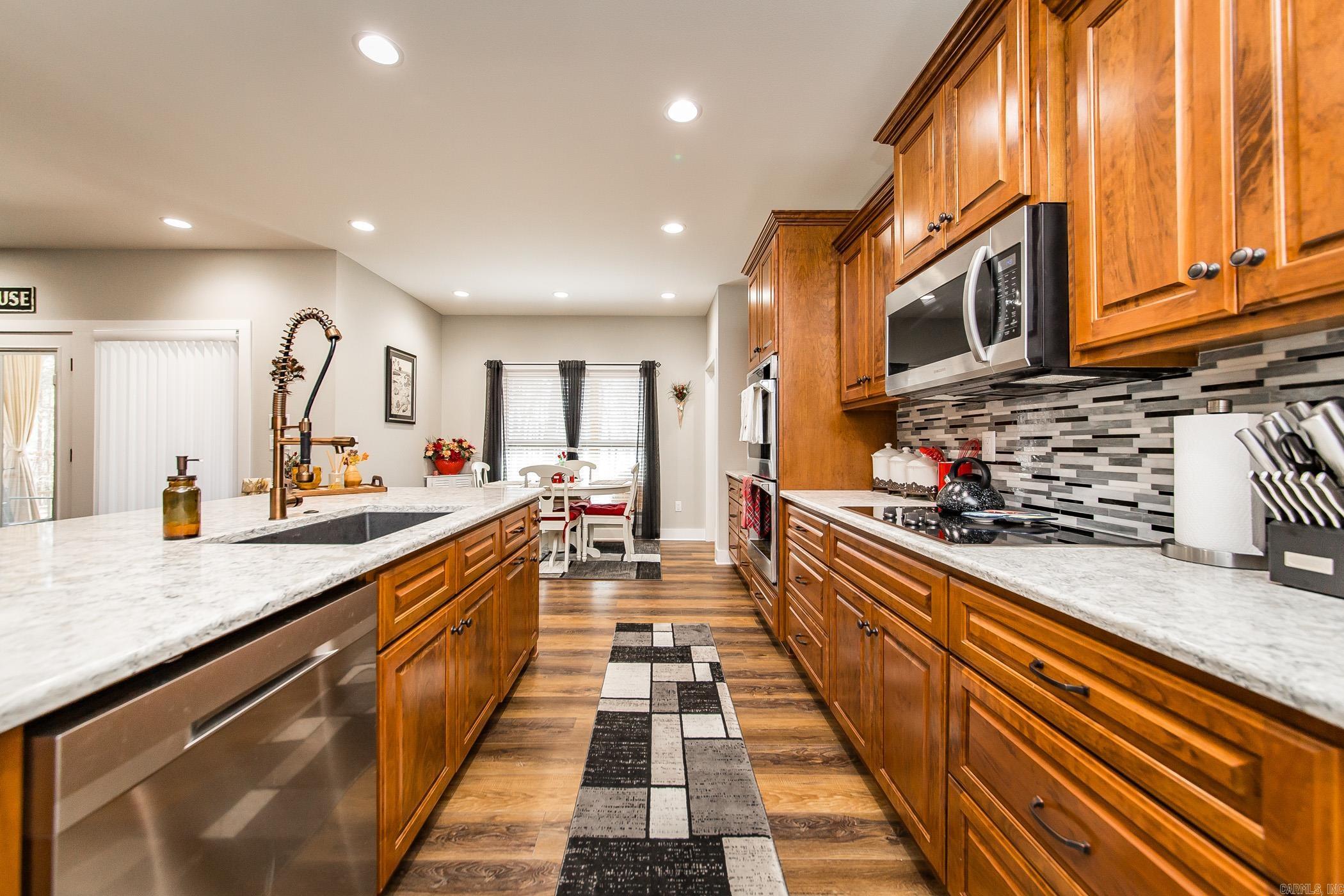 ISLAND SHORES - Residential