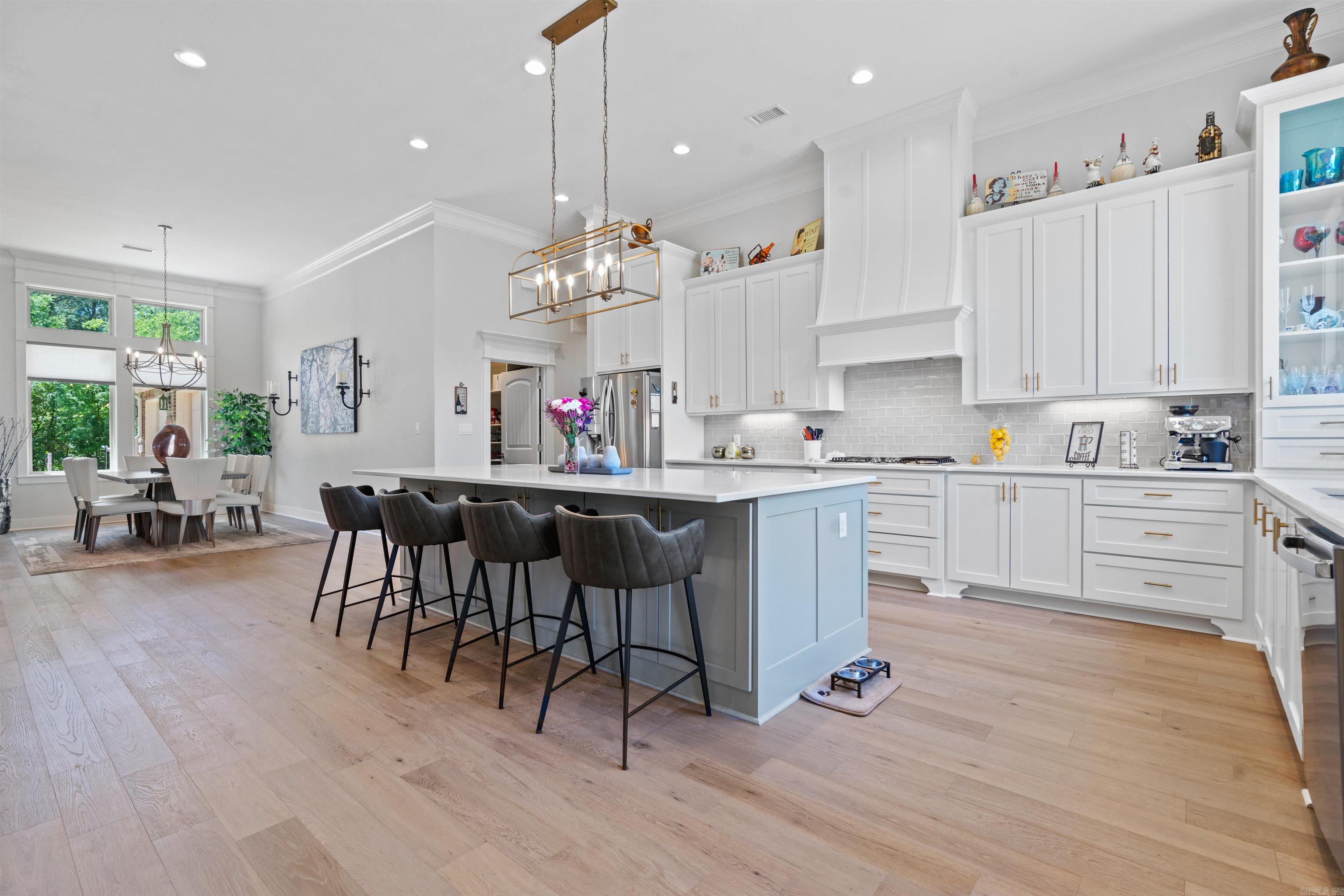 ALTA VISTA - Residential