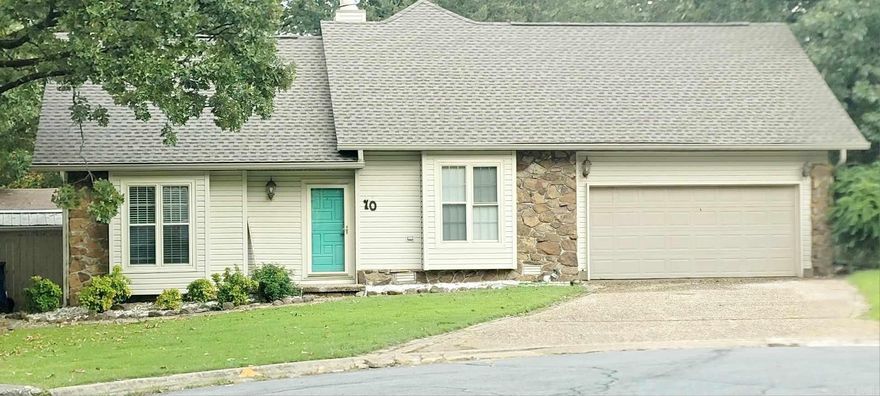 Beautifully updated home nestled in an established cul-de-sac! This property boasts a fantastic bonus space just off the main living area, perfect for added versatility. The backyard is ideal for entertaining, complete with two workshops and a park conveniently located just beyond the fence.  Additional highlights include:  No carpet throughout the home New roof installed in 2021 Granite countertops in the kitchen Zoned HVAC for split-level comfort New water heater added in 2023  Must See!