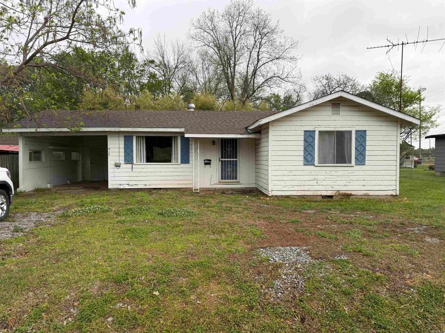 Located in the heart of Clarendon, this 3-bedroom, 1-bath home offers a great opportunity whether you’re looking for a full-time residence, weekend getaway, or investment property. This home provides easy access to town while still offering a quiet, small-town setting.  For outdoor enthusiasts, the property is just minutes from the Clarendon boat ramp on the White River and surrounded by some of Arkansas’s most well-known destinations including Dagmar WMA, Cache River National Wildlife Refuge, and Bayou DeView making it an ideal base for fishing and green timber duck hunting.  Even if hunting and fishing aren’t your focus, this home offers comfortable living with a furnished interior, making it move-in ready from day one. The large backyard carport provides excellent space for parking, storage, or outdoor gatherings.  Whether you’re looking for a primary home, rental opportunity, or a place to enjoy the Delta lifestyle, this property checks all the boxes.