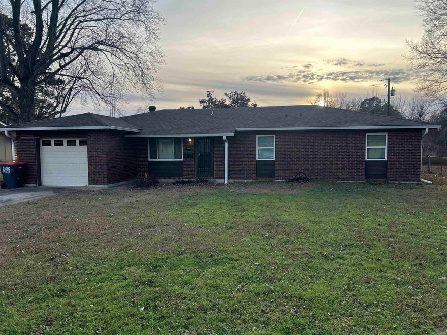 FOR SALE — Pine Bluff, AR — Affordable family home located in the city’s first ward! Property features include updated flooring, newer HVAC system, three bedrooms and more. CALL TODAY!
