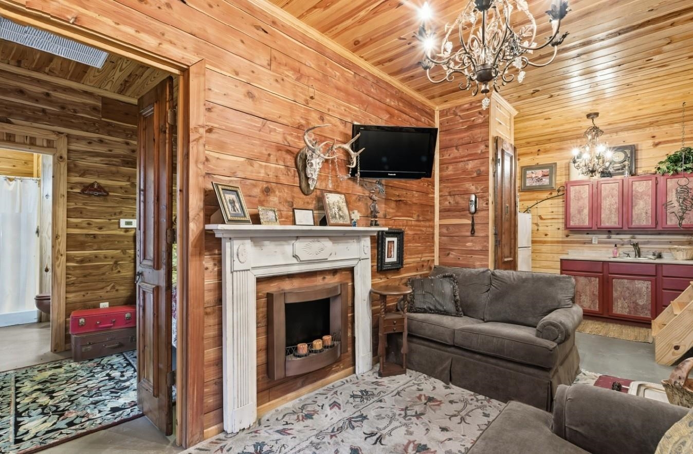 WHITE RIVER ESTATES - Residential