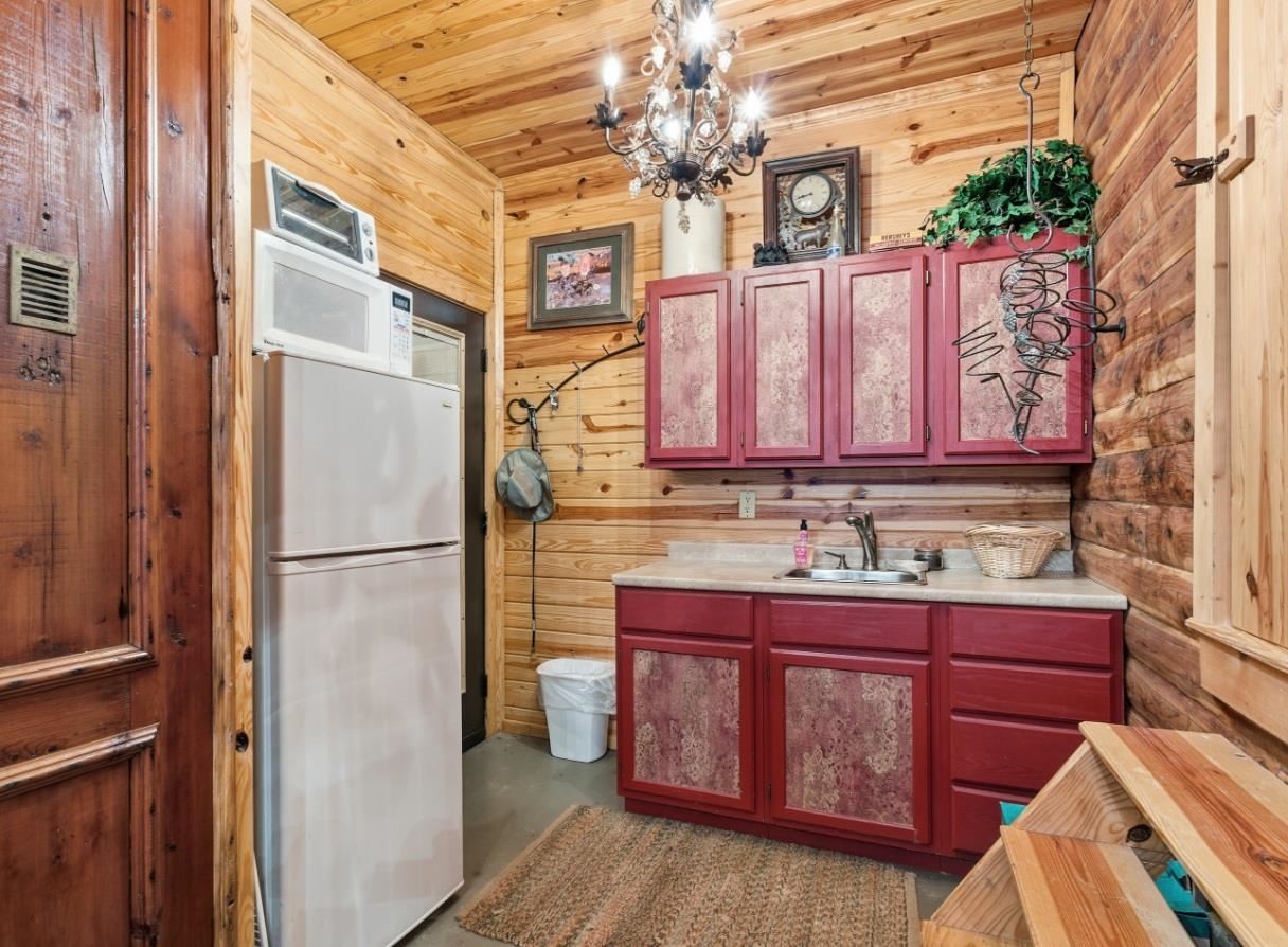 WHITE RIVER ESTATES - Residential