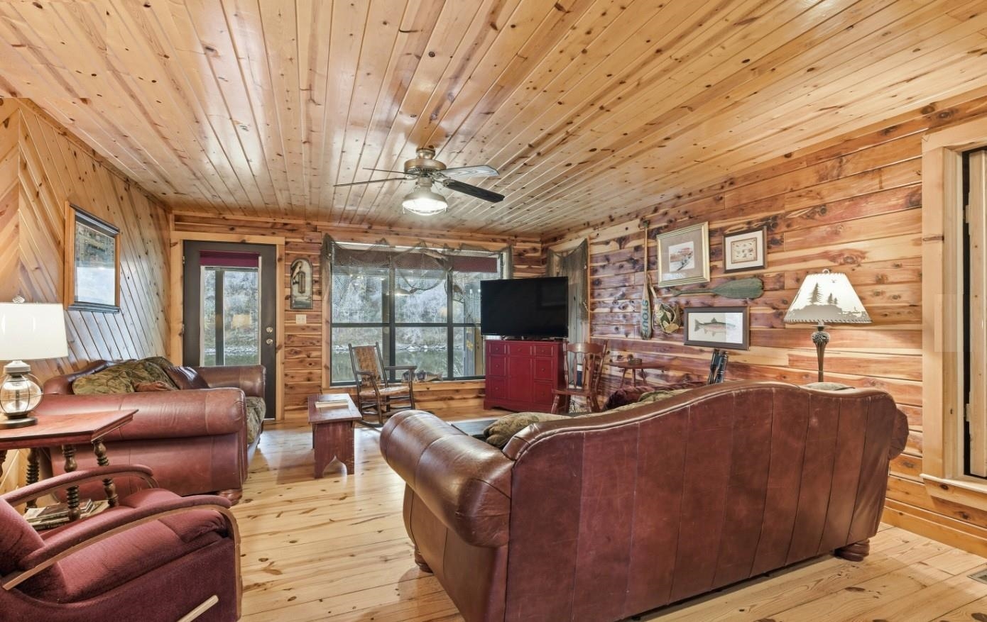 WHITE RIVER ESTATES - Residential