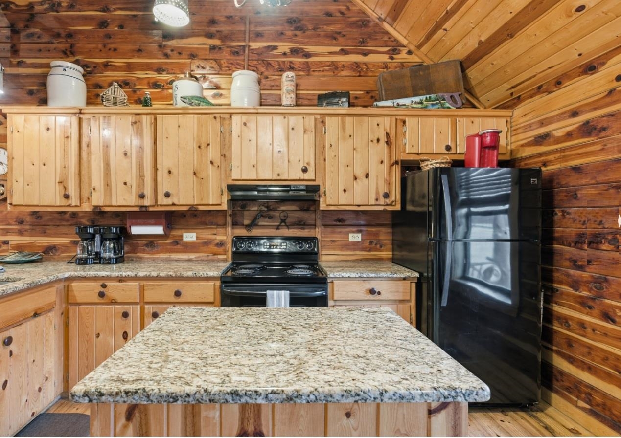 WHITE RIVER ESTATES - Residential