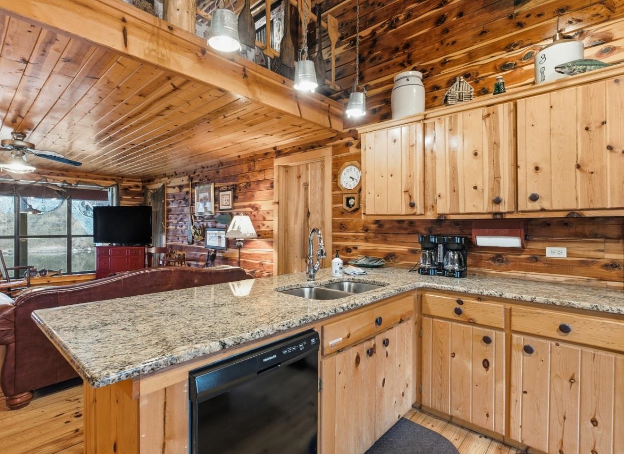 WHITE RIVER ESTATES - Residential