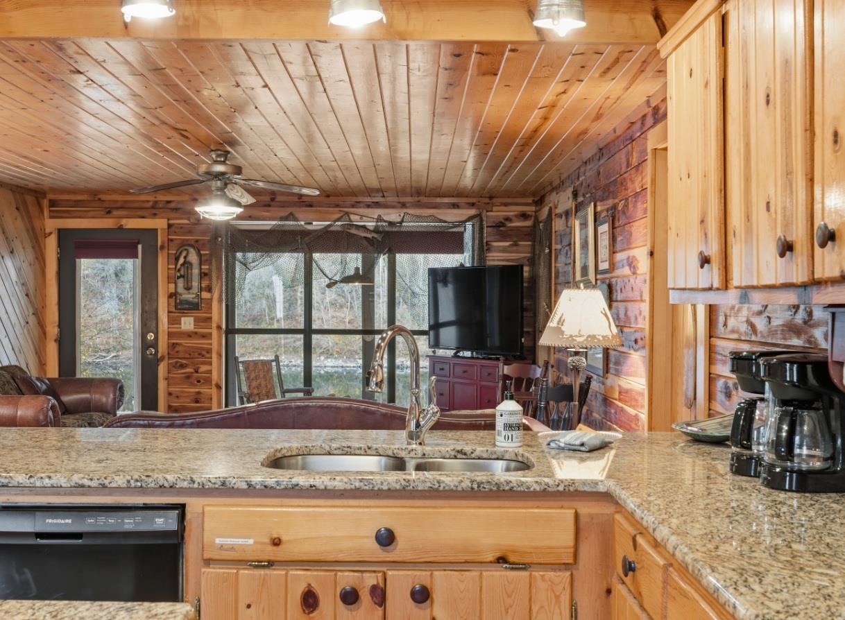 WHITE RIVER ESTATES - Residential