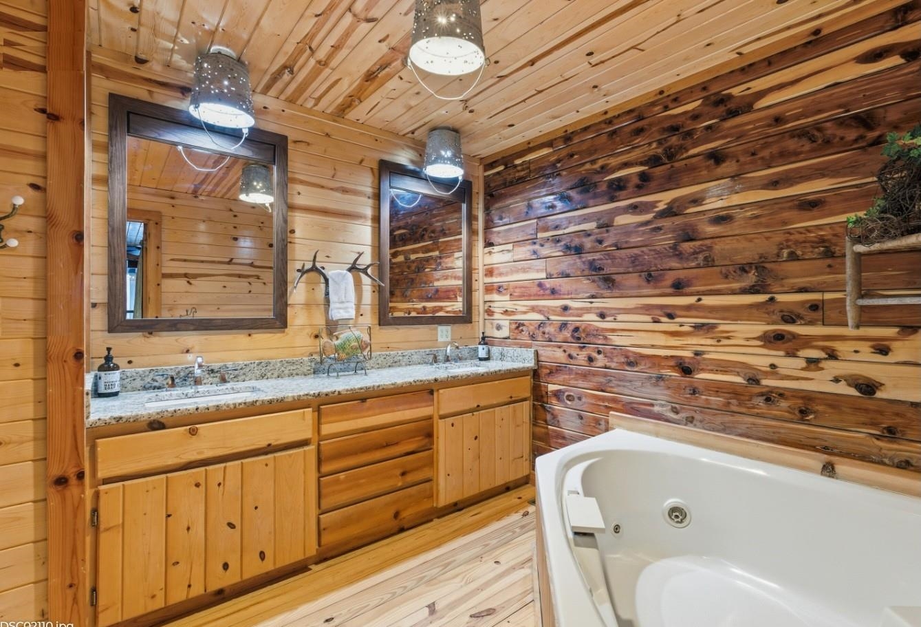 WHITE RIVER ESTATES - Residential