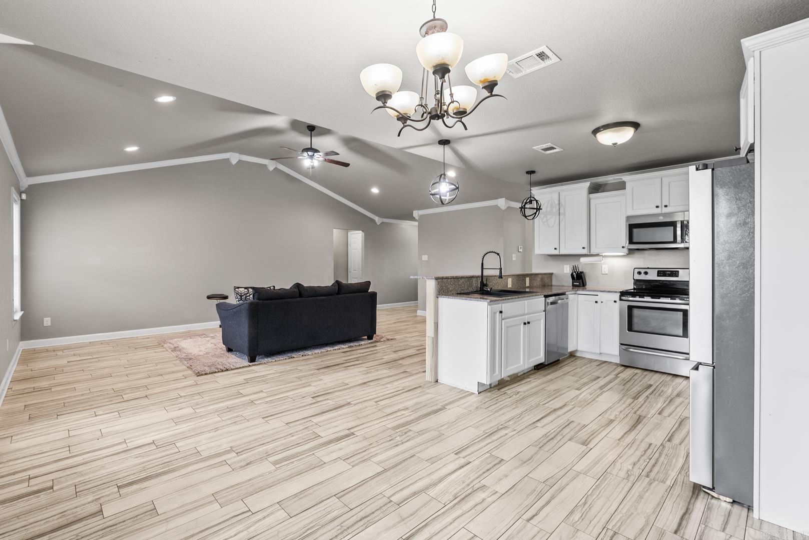 MAGNOLIA ESTATES - Residential