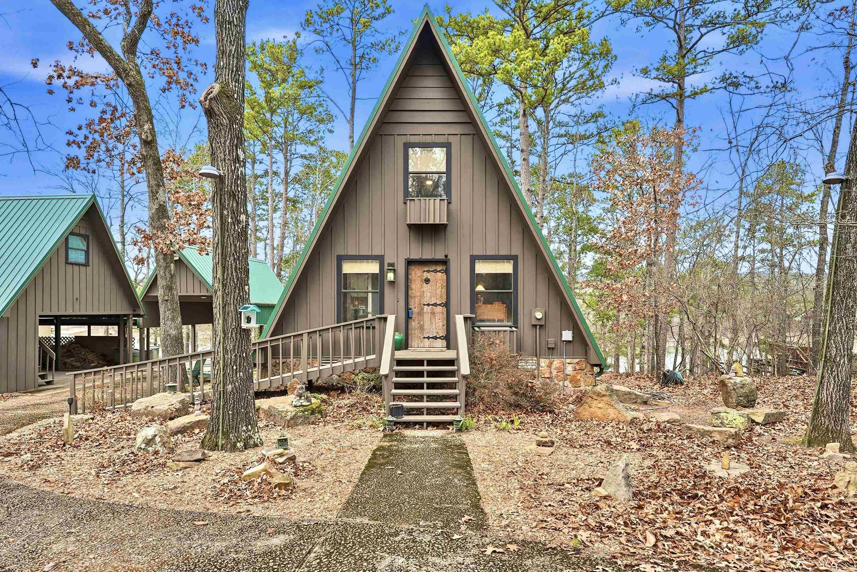 SKYPOINT ESTATES - LAKE - Residential