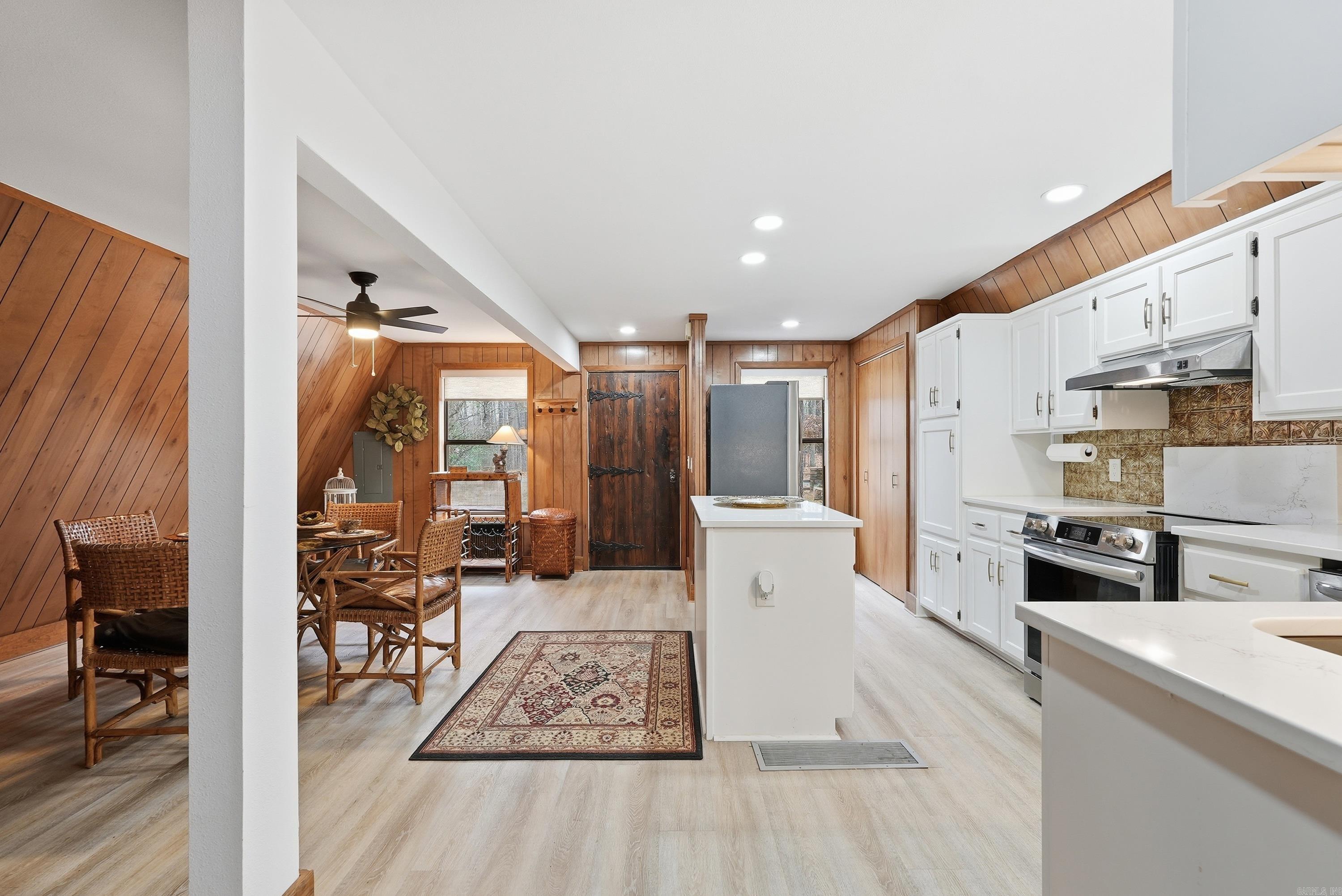 SKYPOINT ESTATES - LAKE - Residential