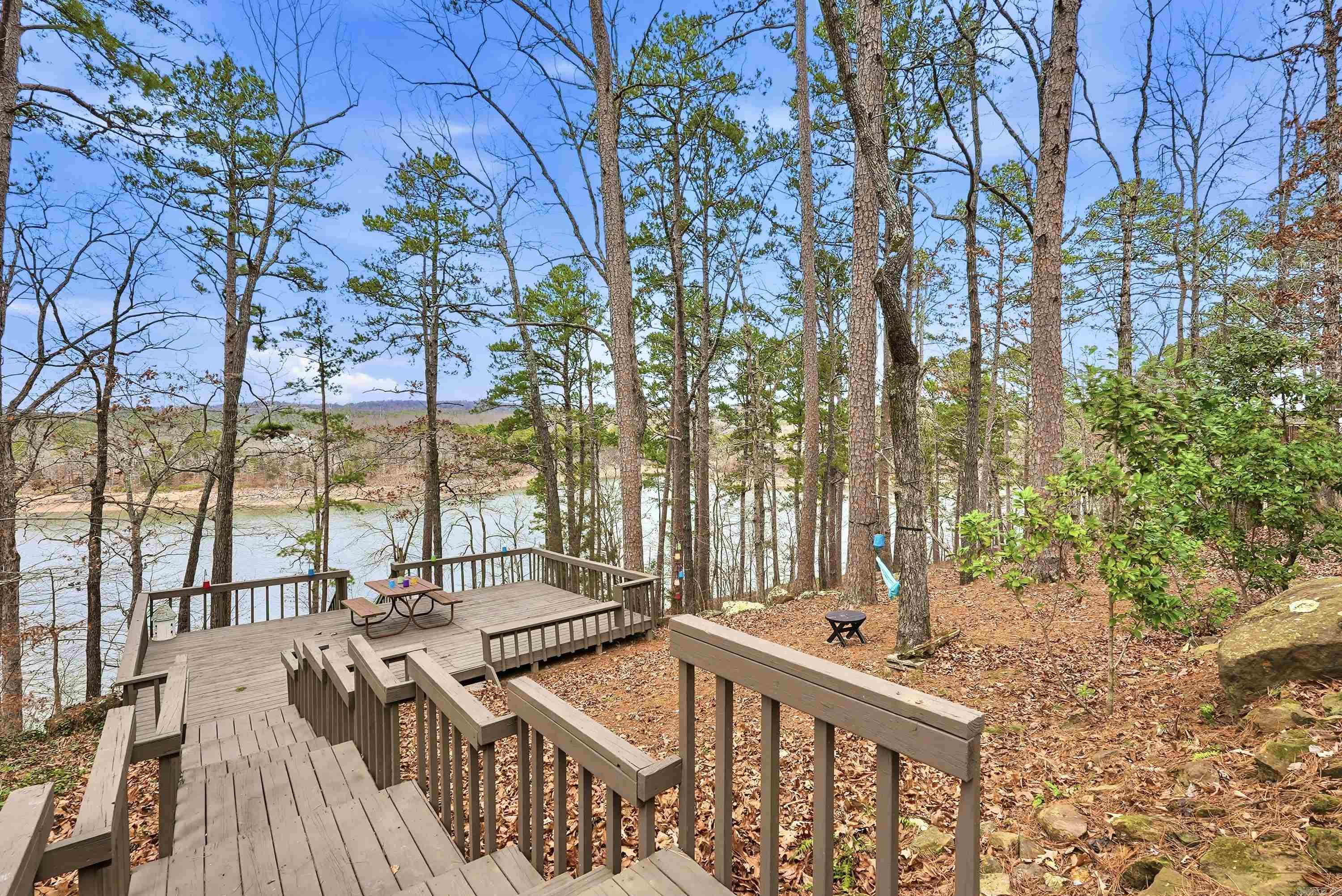 SKYPOINT ESTATES - LAKE - Residential