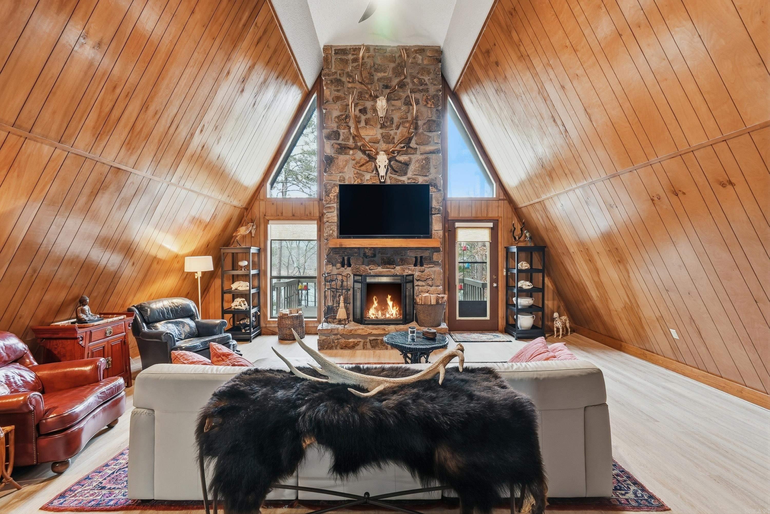 SKYPOINT ESTATES - LAKE - Residential