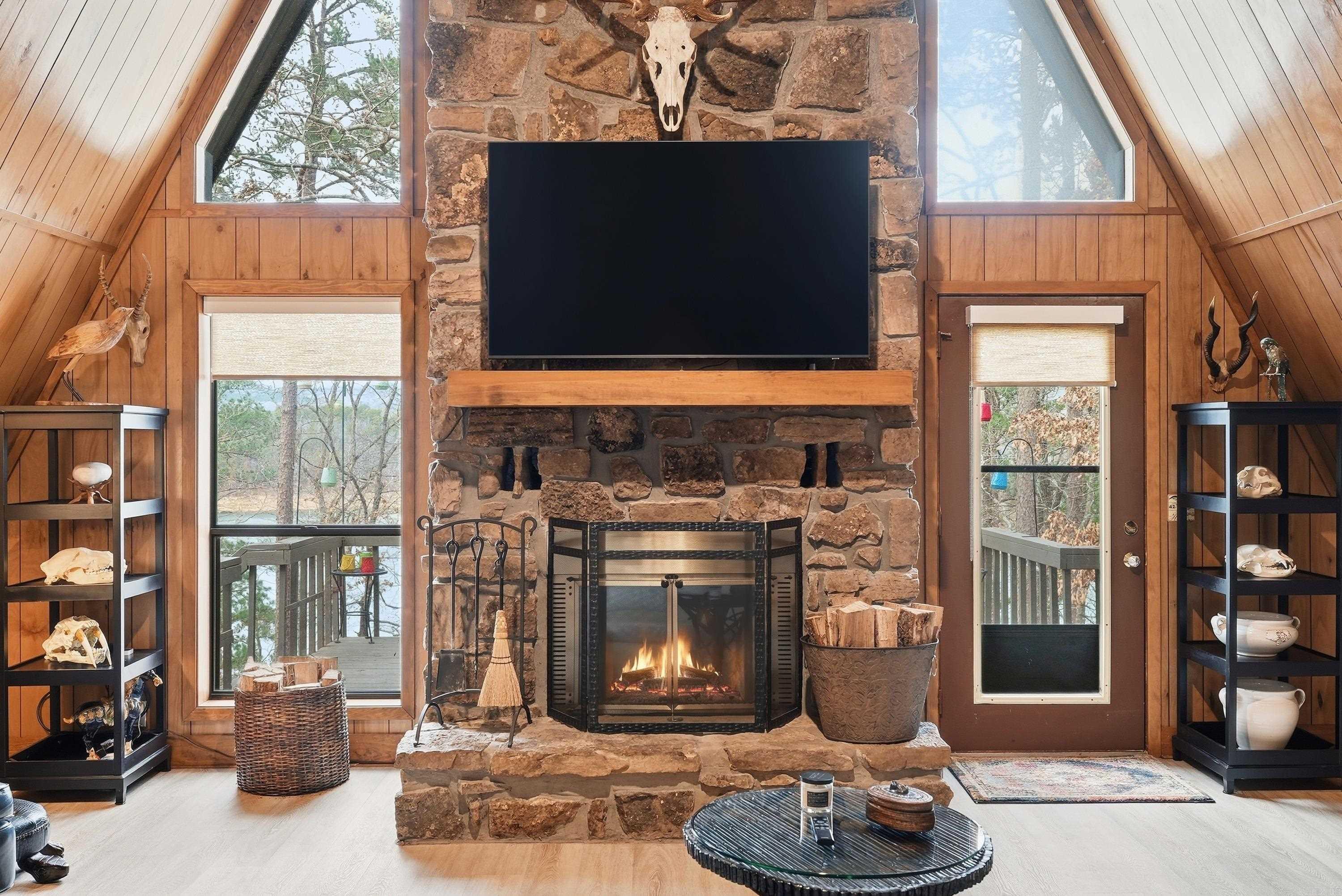 SKYPOINT ESTATES - LAKE - Residential