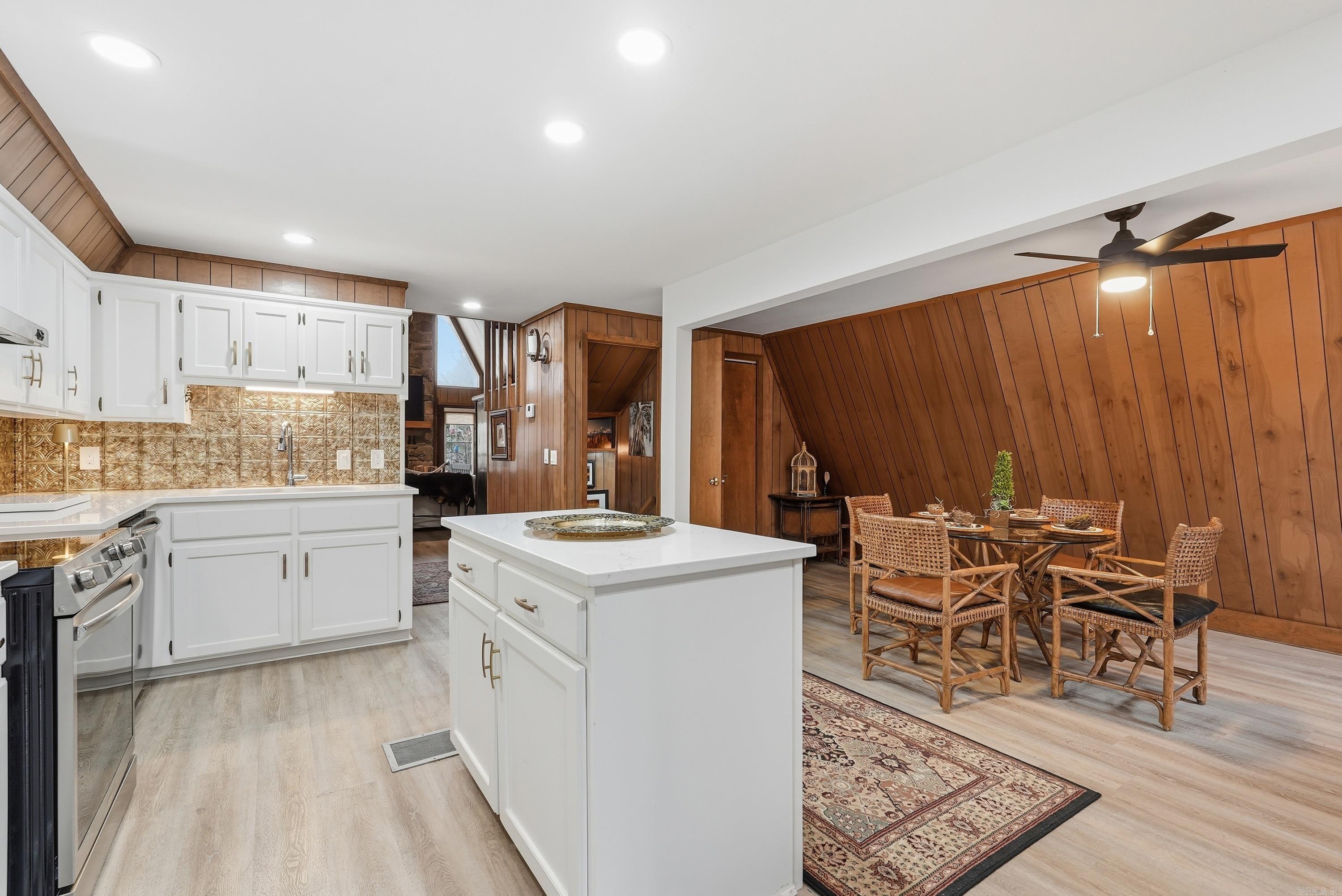 SKYPOINT ESTATES - LAKE - Residential