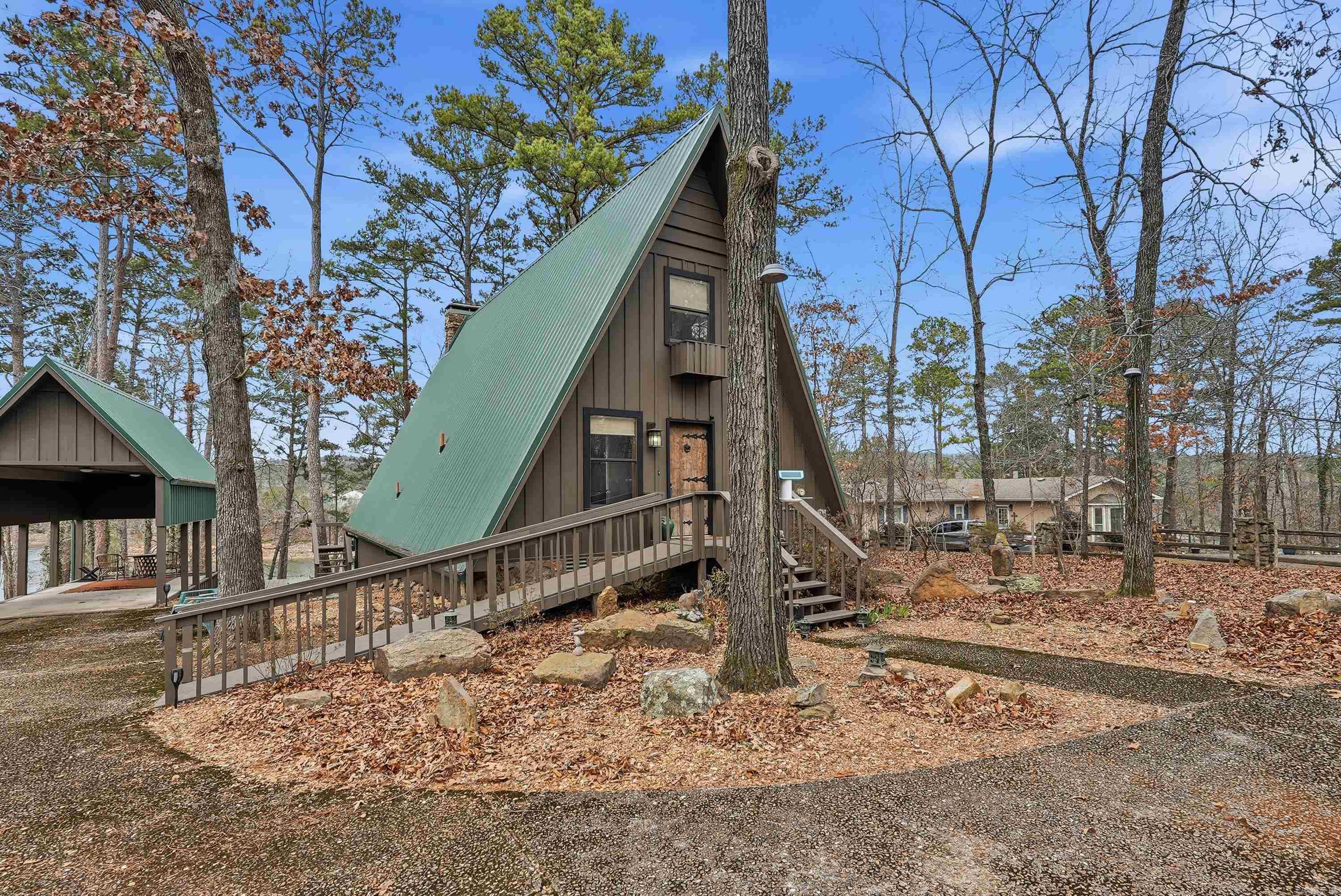 SKYPOINT ESTATES - LAKE - Residential