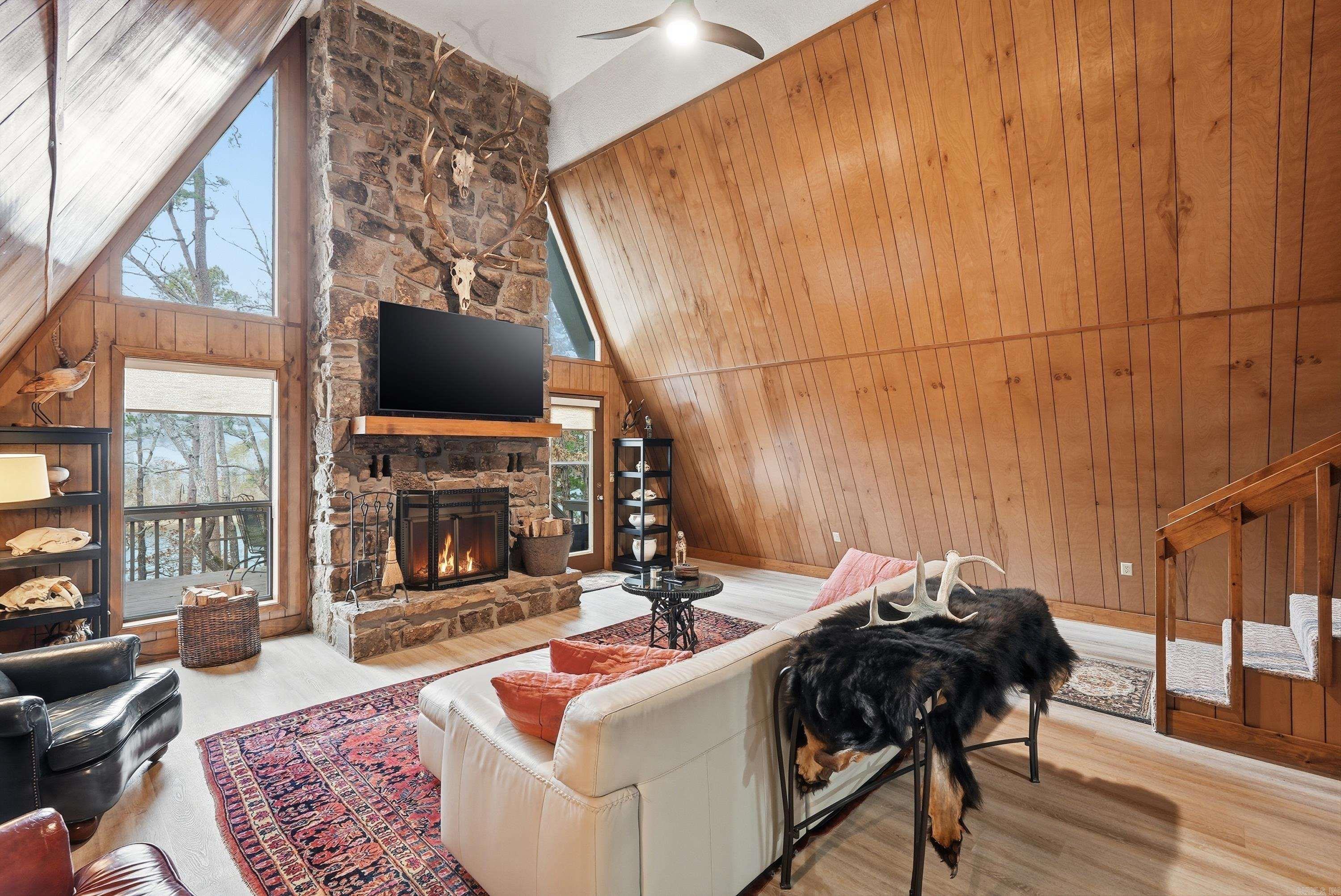 SKYPOINT ESTATES - LAKE - Residential