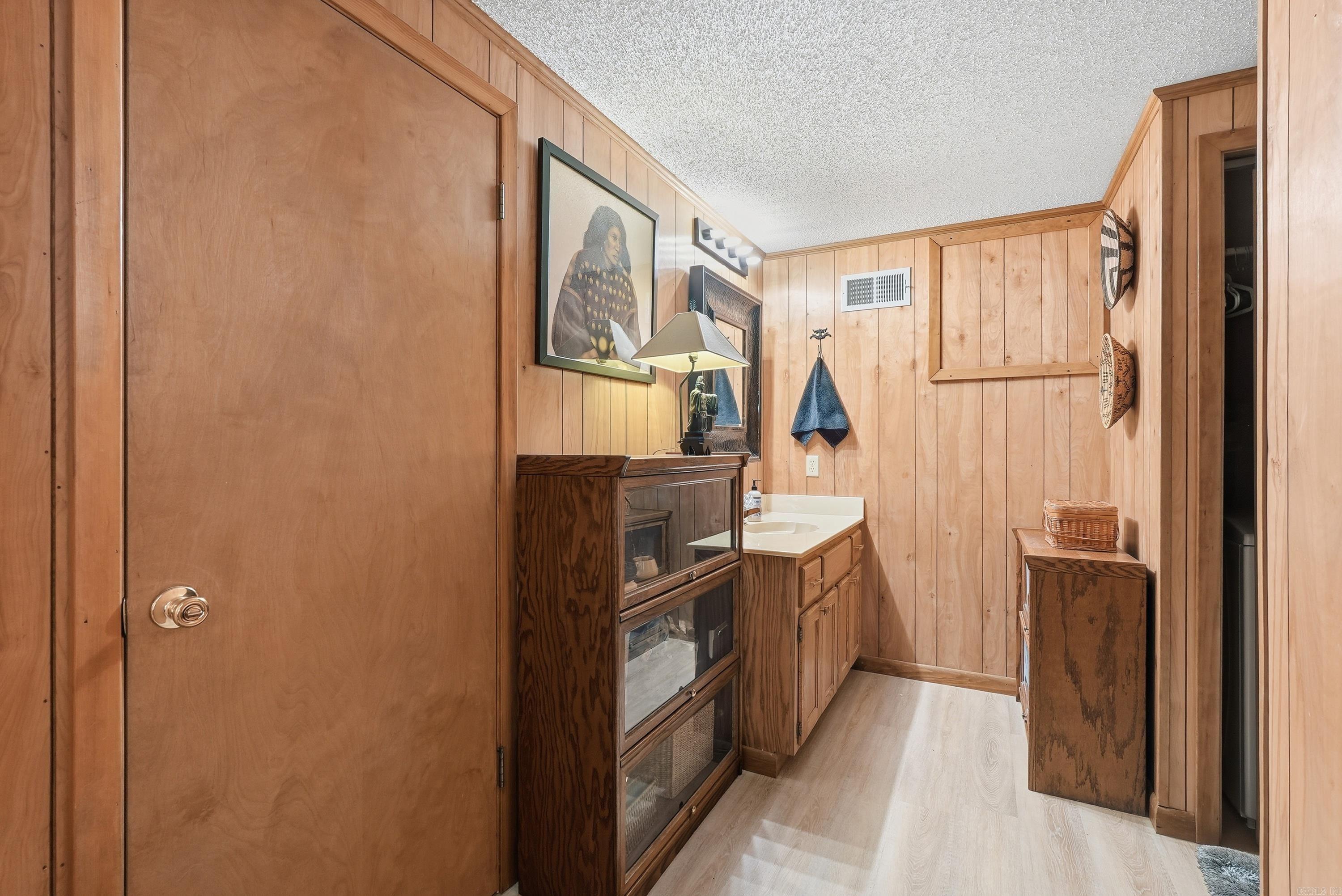 SKYPOINT ESTATES - LAKE - Residential