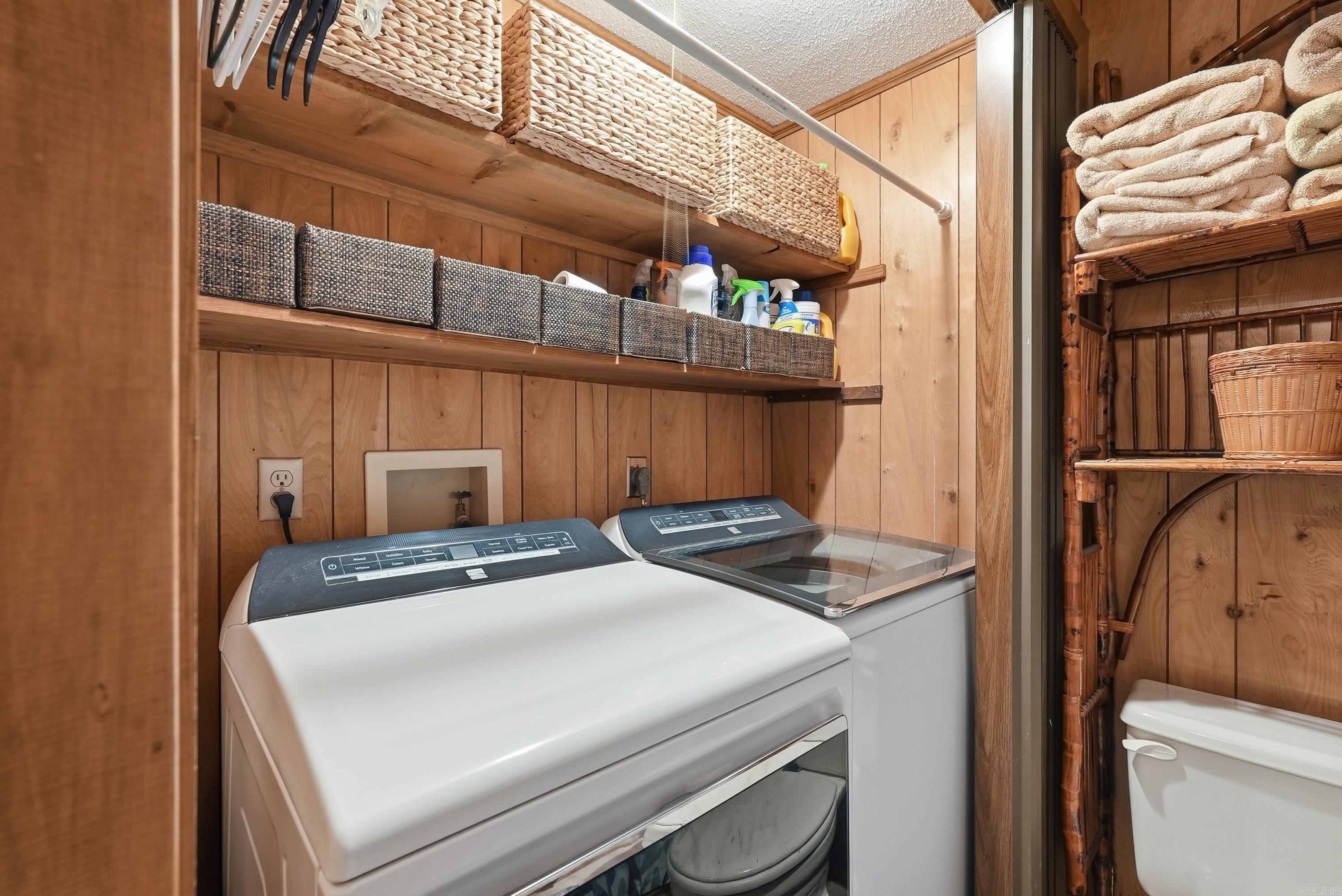 SKYPOINT ESTATES - LAKE - Residential