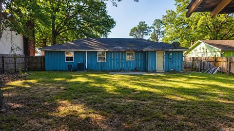 Photo of 204 Truman Street, Stuttgart, AR 72160 (MLS # 26017112)