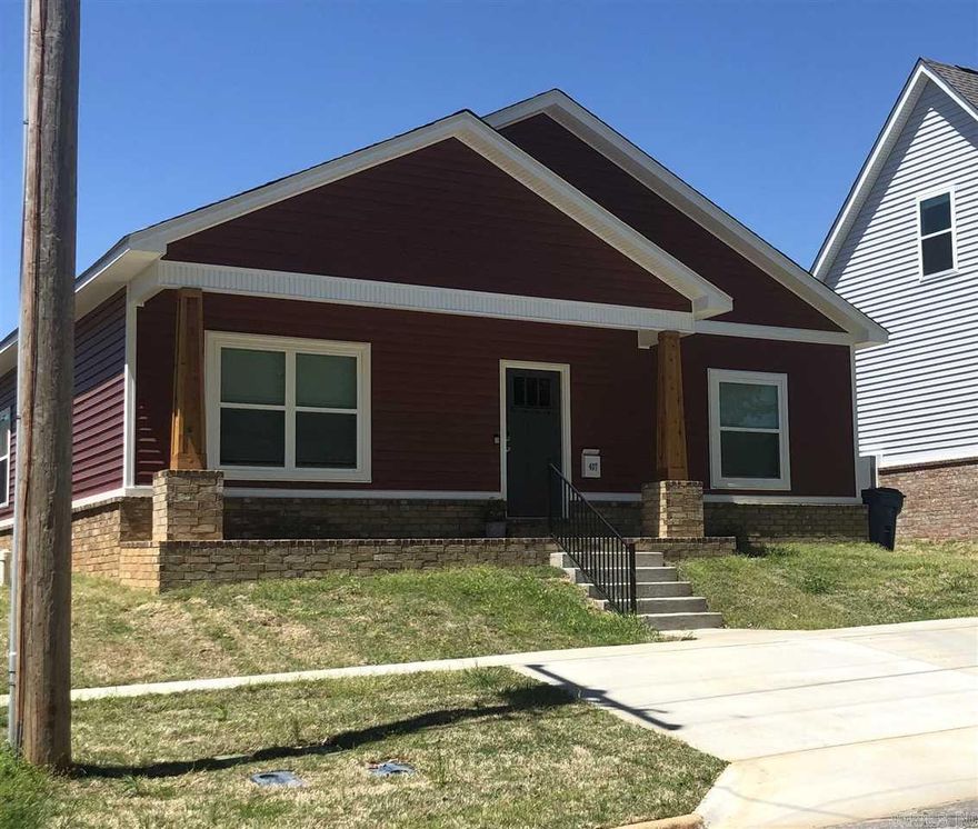 Beautiful new construction in the heart of downtown Benton. Great community. Granite countertops, large size rooms, lots of closets, fenced in back yard.