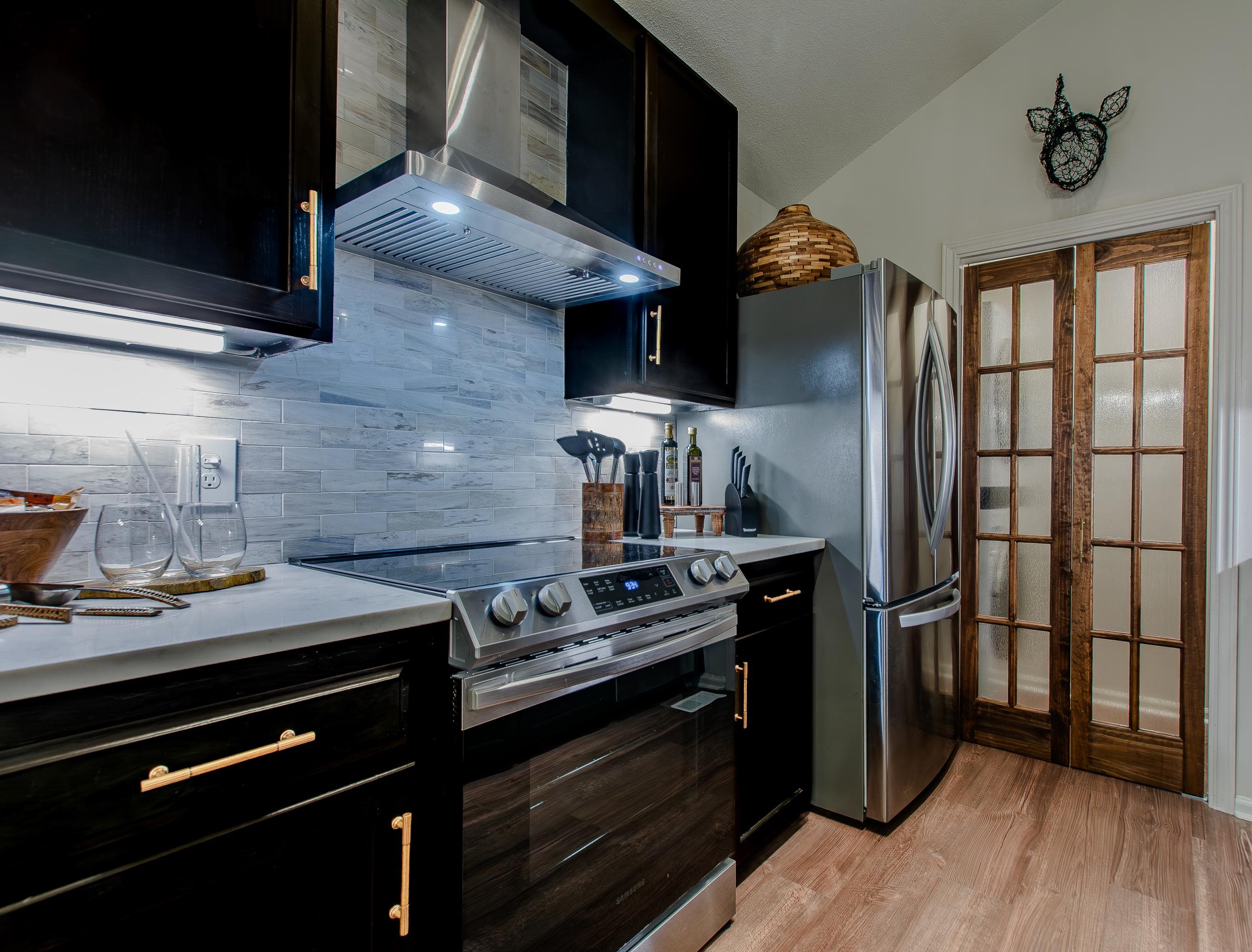 WOODLAND HILLS TO LR - Residential