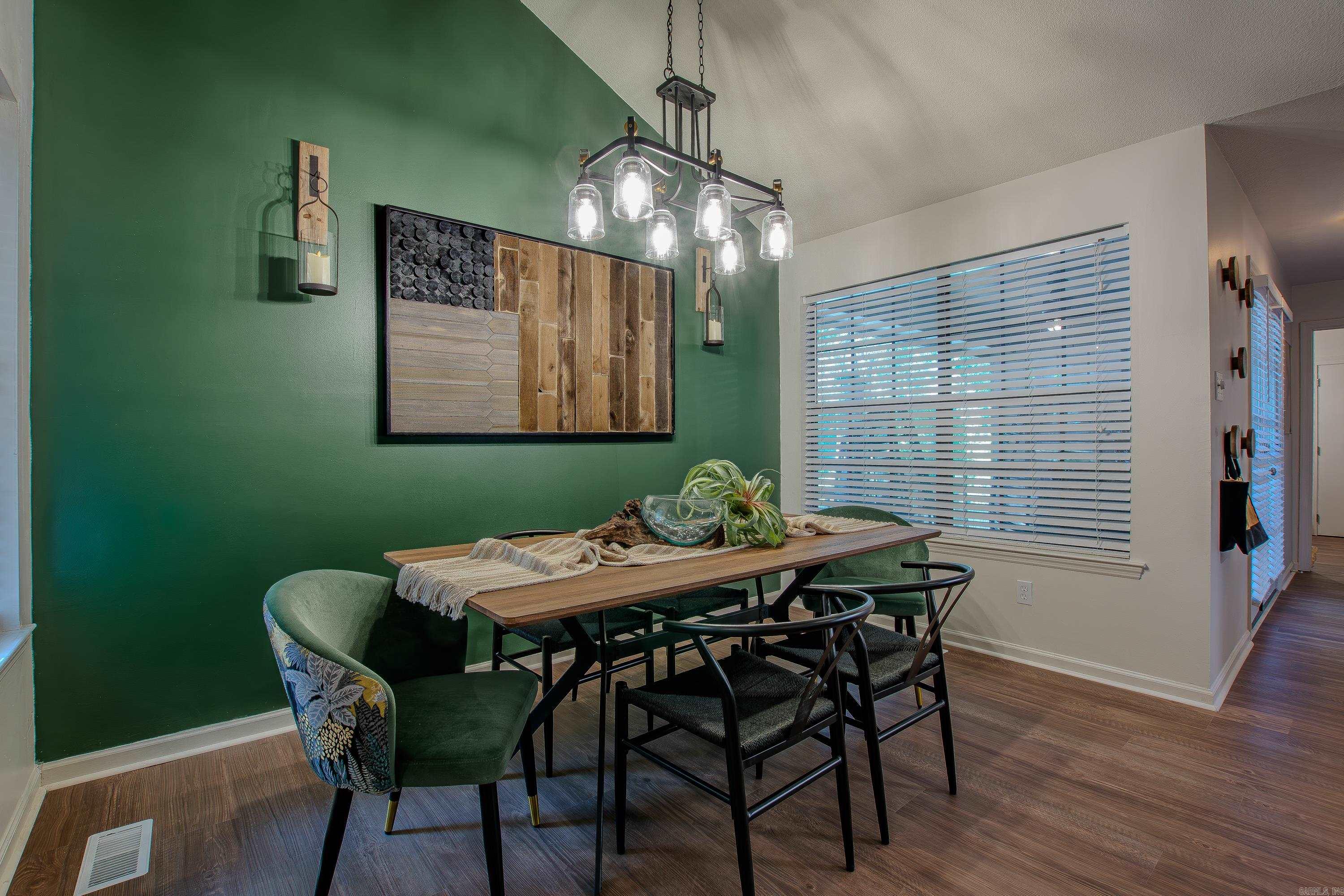 WOODLAND HILLS TO LR - Residential