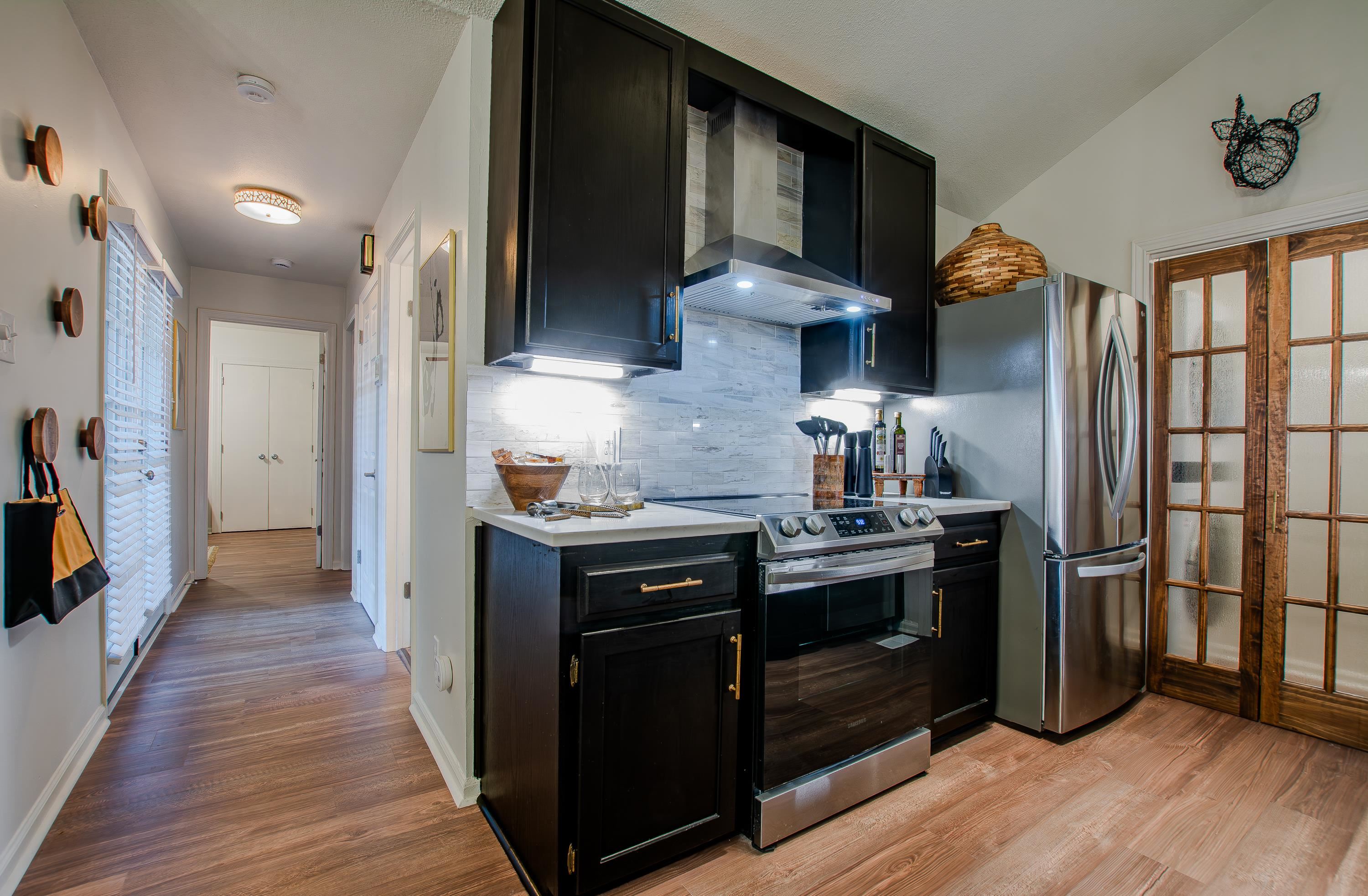 WOODLAND HILLS TO LR - Residential