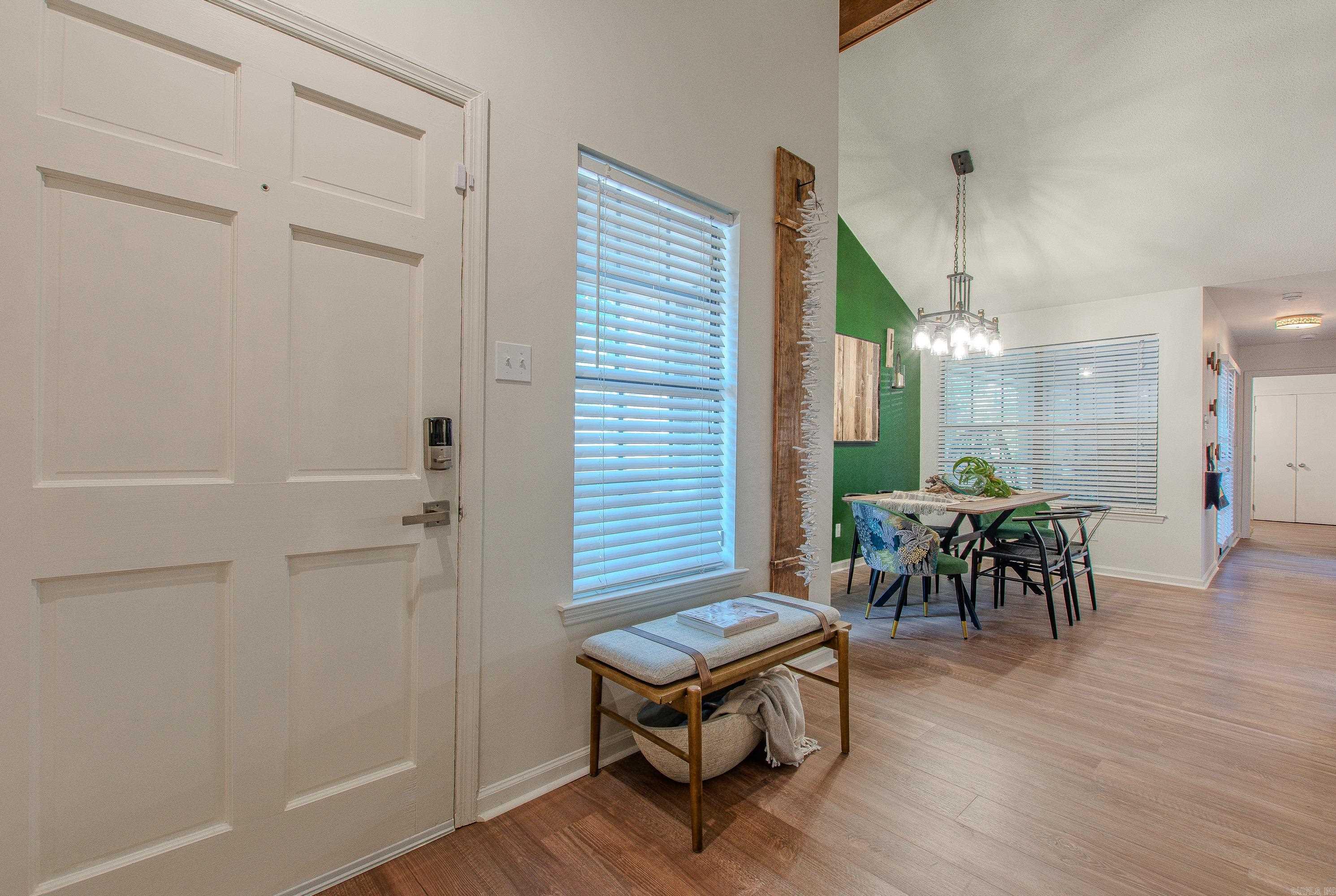 WOODLAND HILLS TO LR - Residential