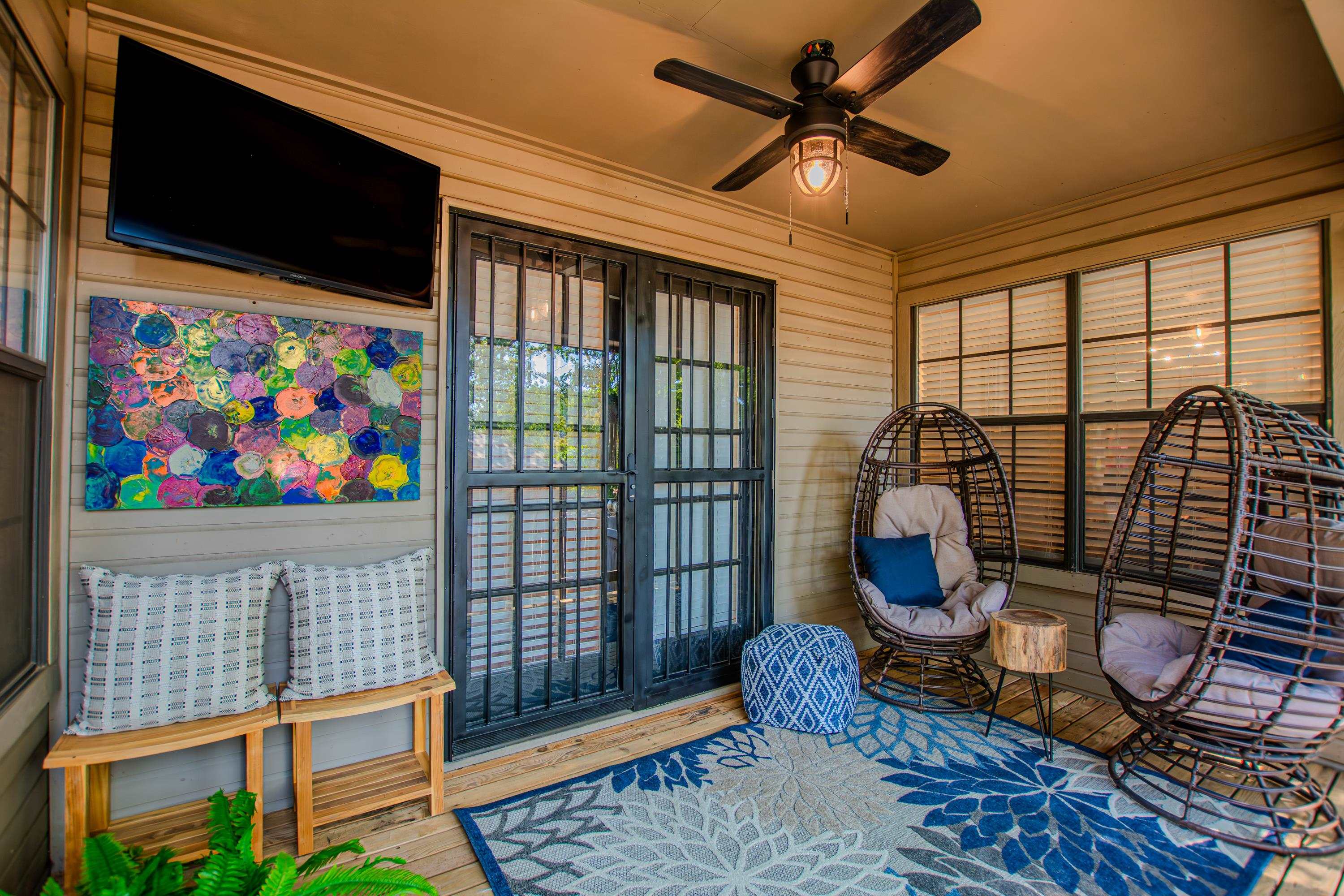 WOODLAND HILLS TO LR - Residential