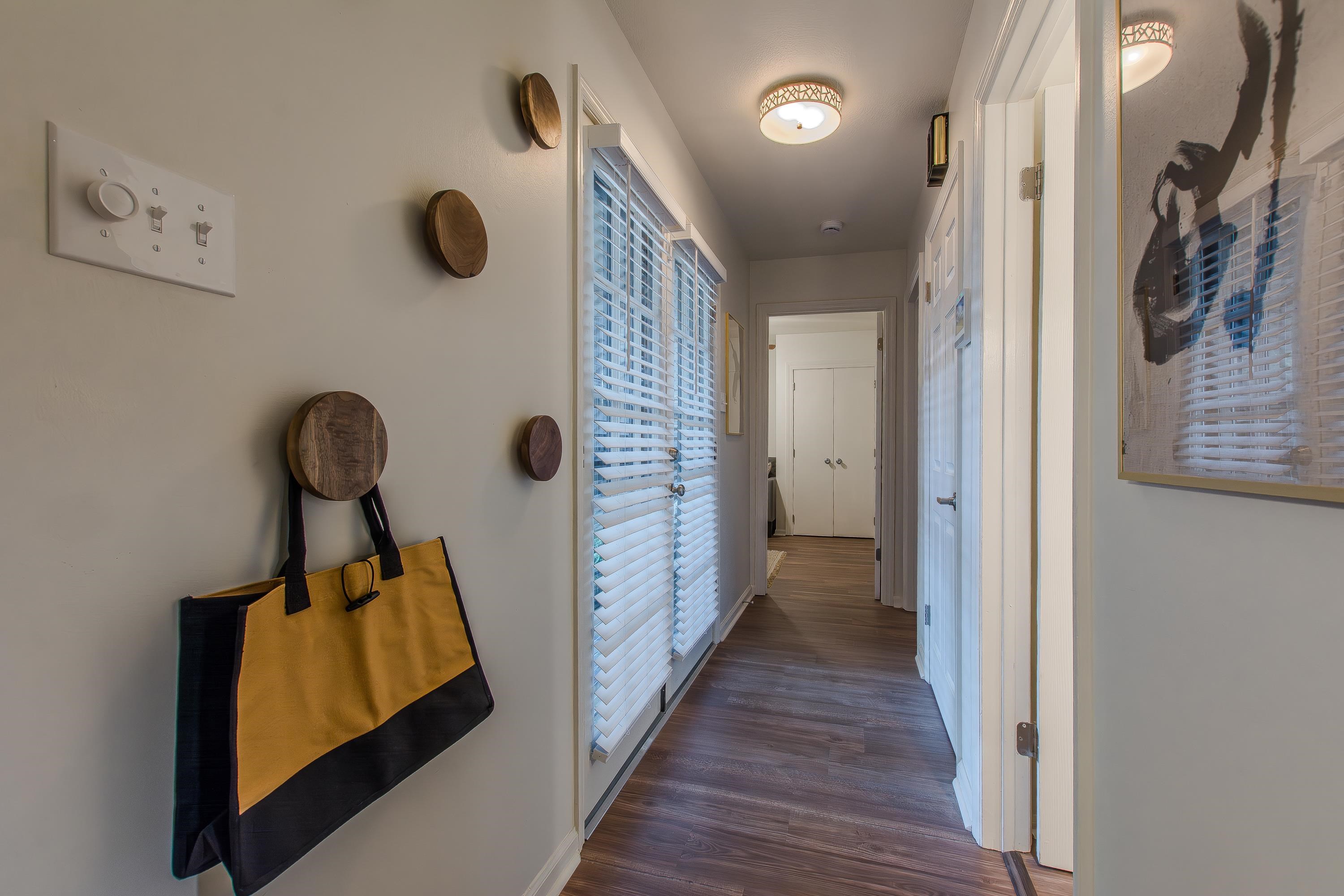 WOODLAND HILLS TO LR - Residential