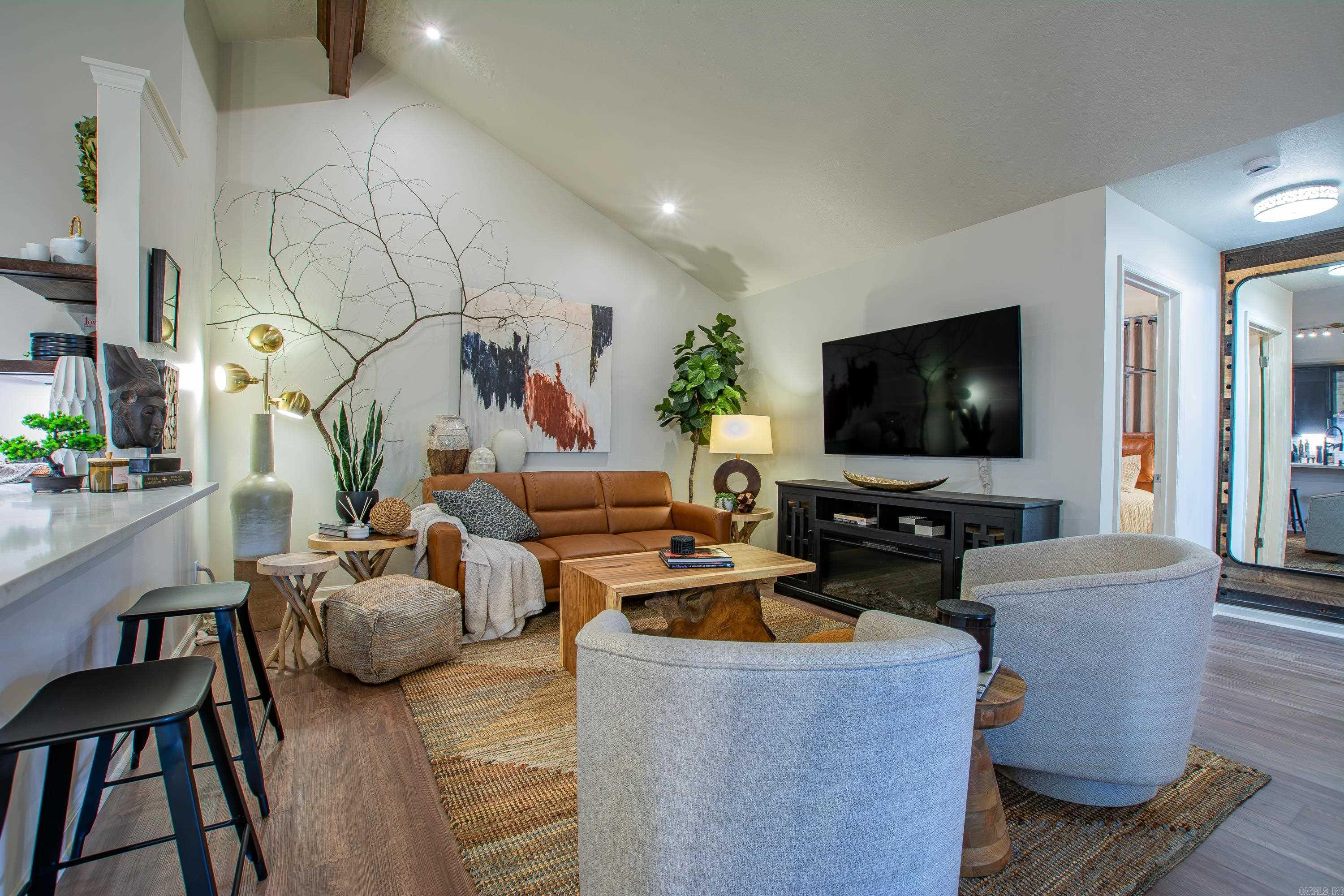 WOODLAND HILLS TO LR - Residential