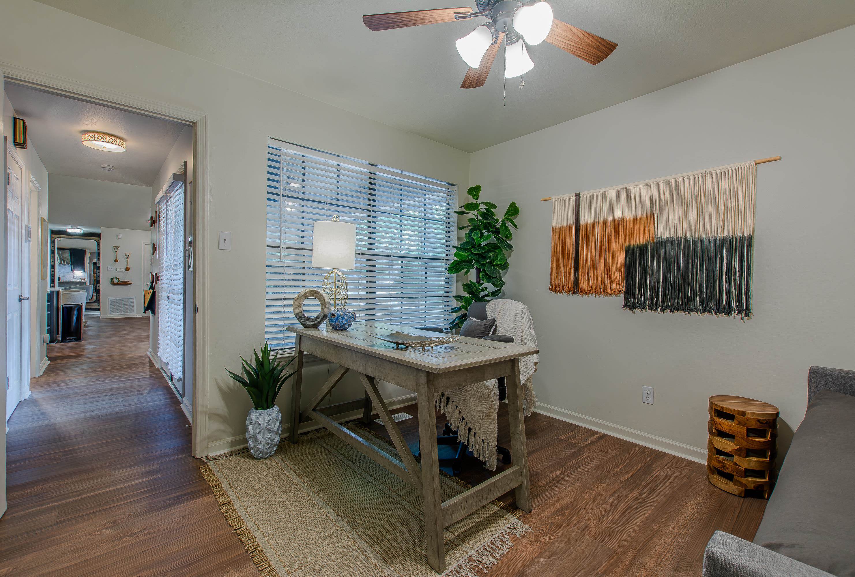 WOODLAND HILLS TO LR - Residential