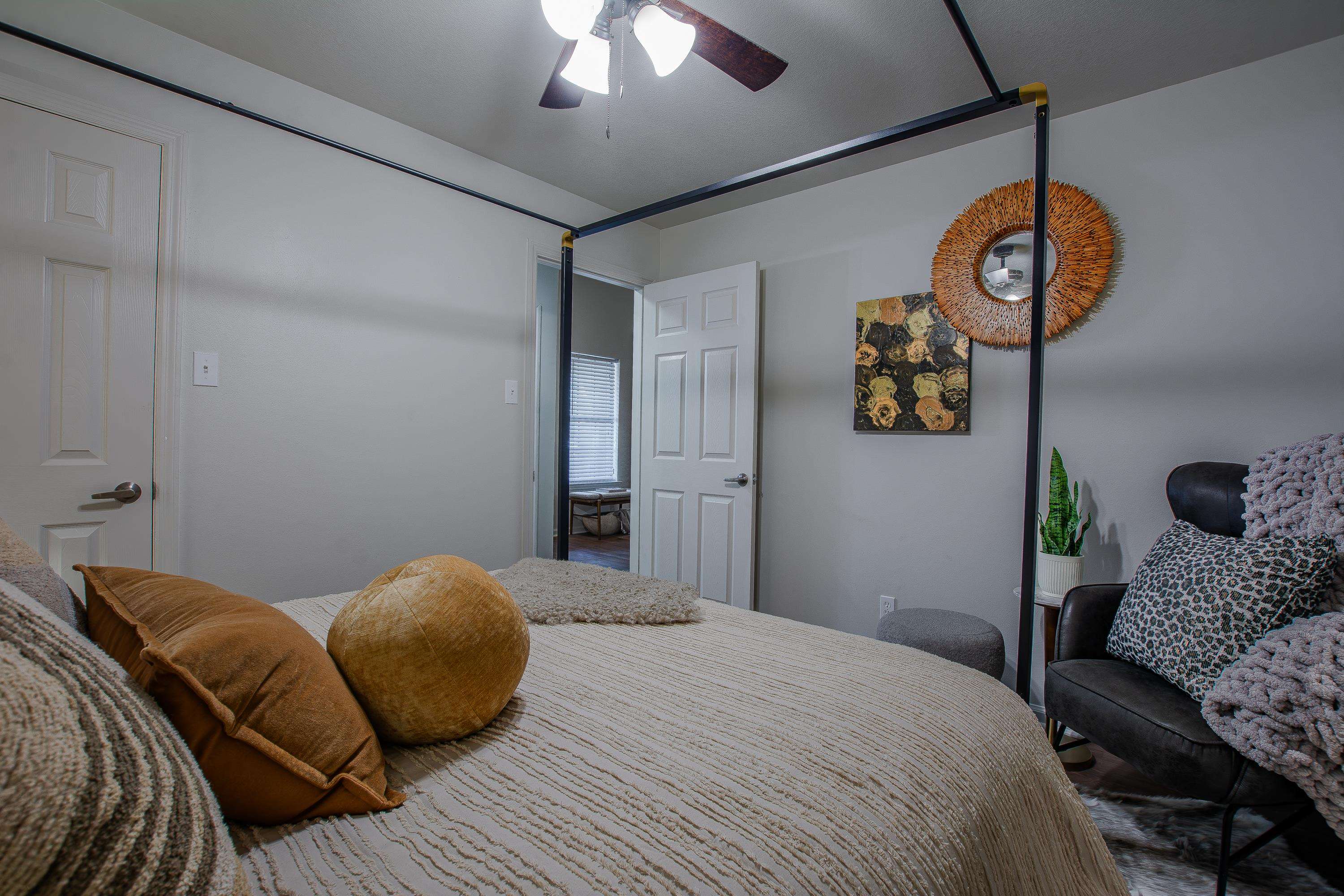 WOODLAND HILLS TO LR - Residential