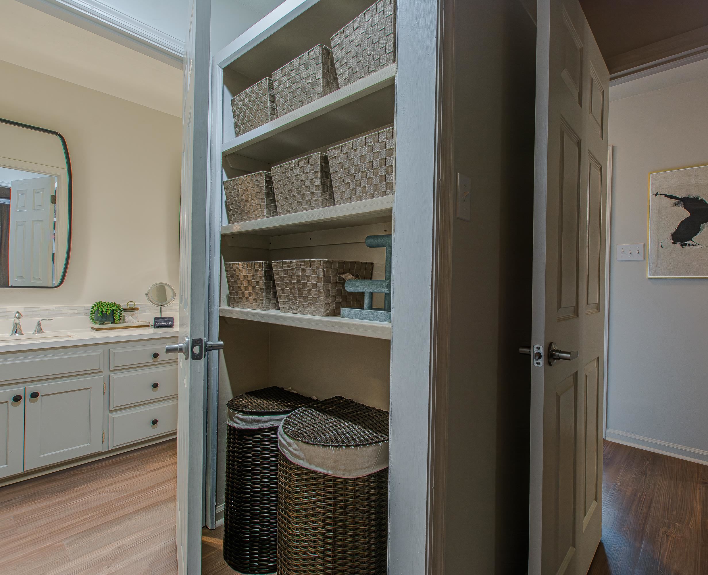 WOODLAND HILLS TO LR - Residential