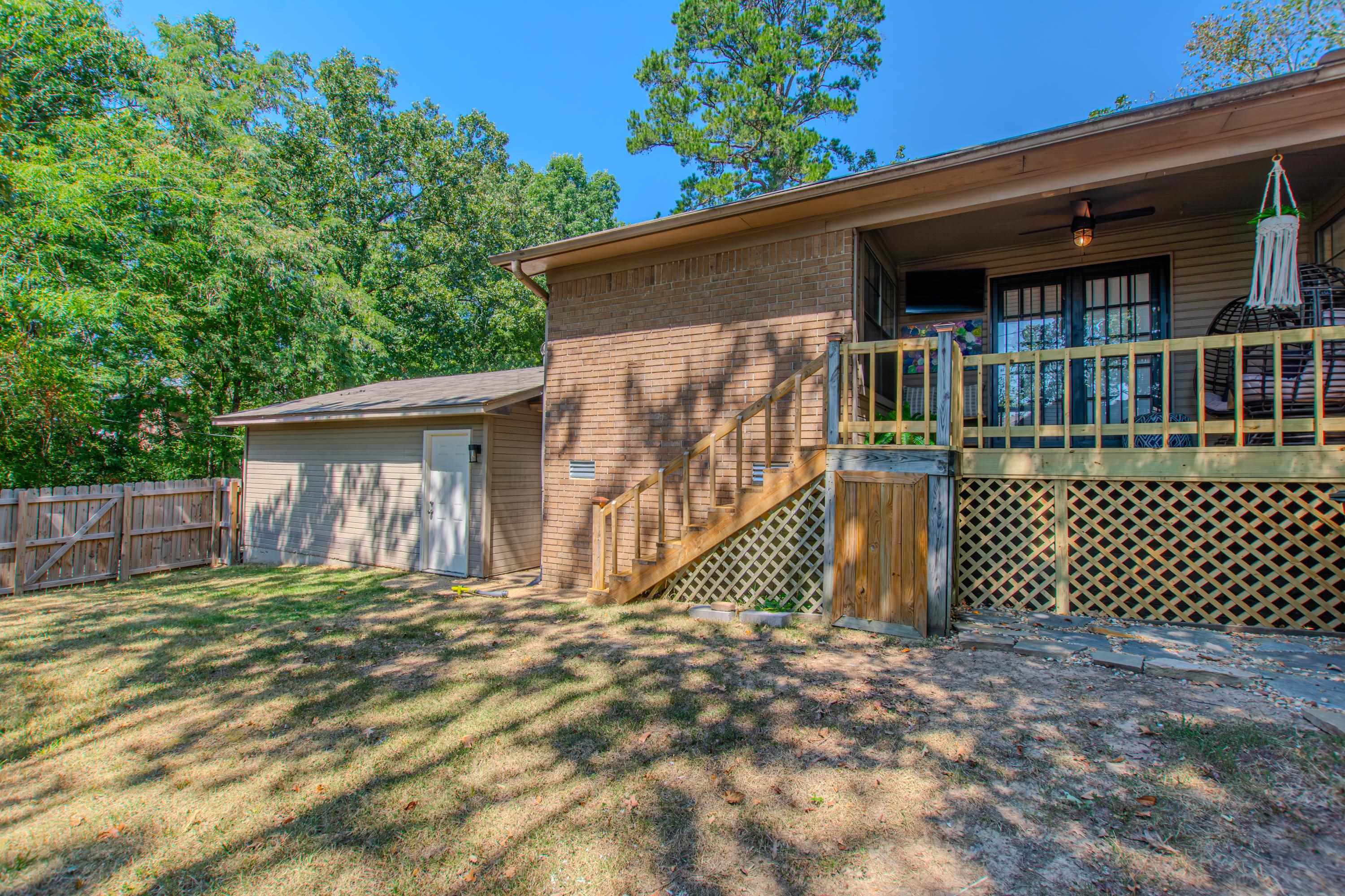 WOODLAND HILLS TO LR - Residential