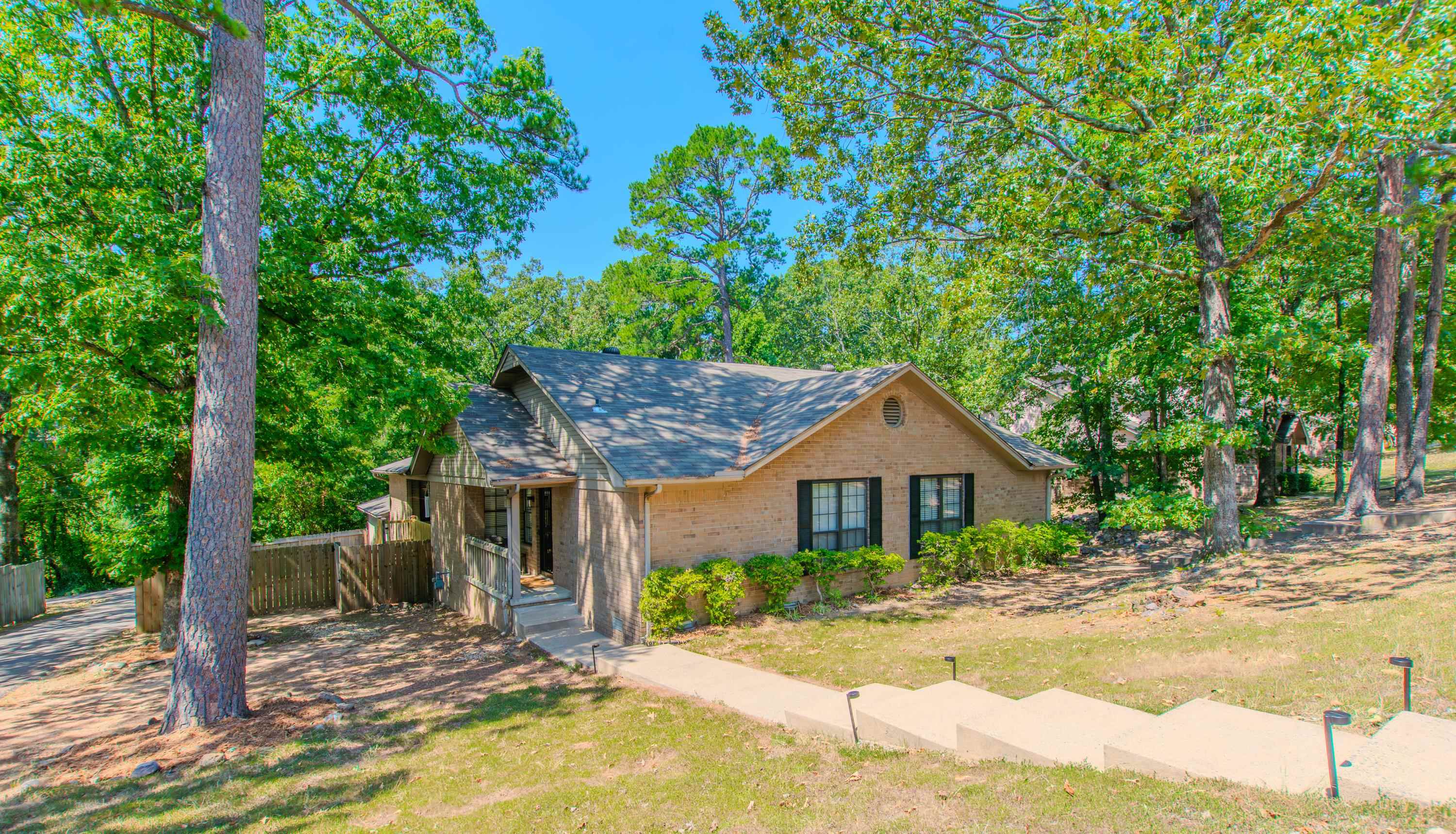 WOODLAND HILLS TO LR - Residential