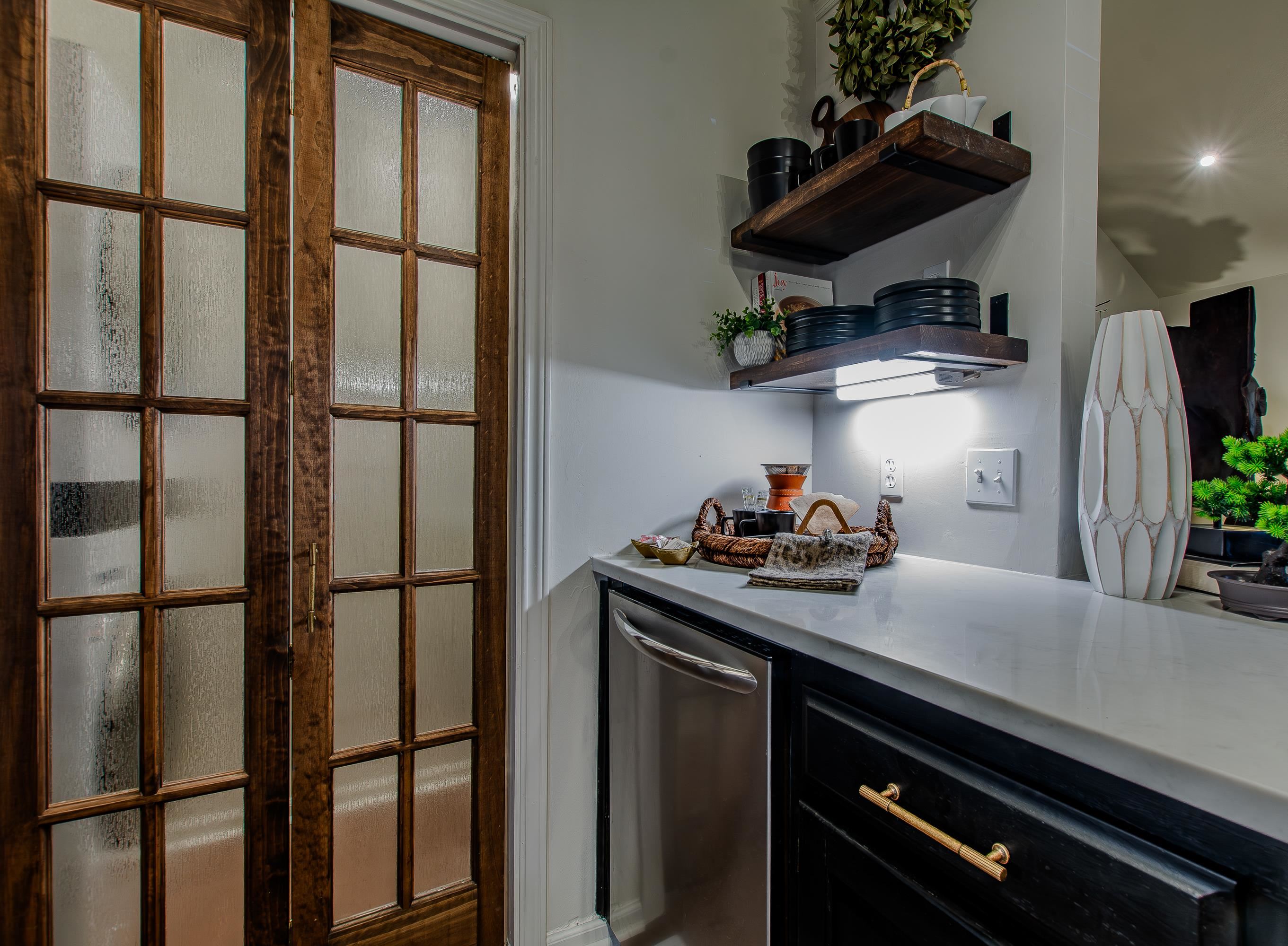 WOODLAND HILLS TO LR - Residential