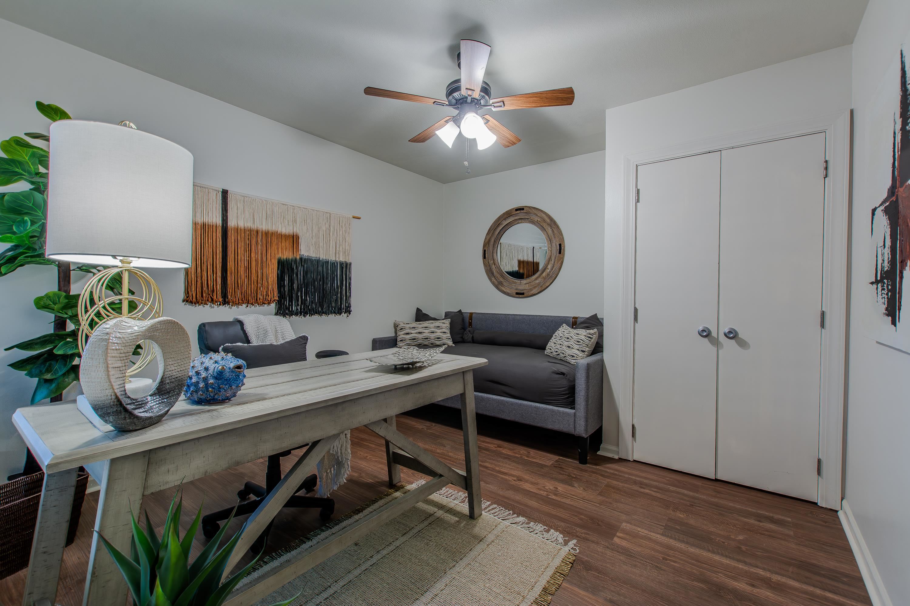 WOODLAND HILLS TO LR - Residential