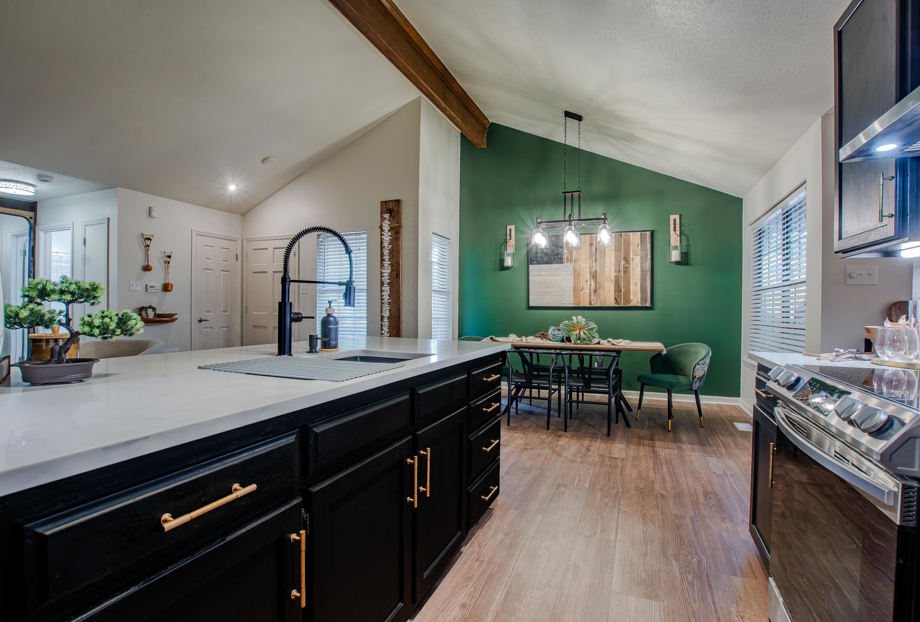 WOODLAND HILLS TO LR - Residential