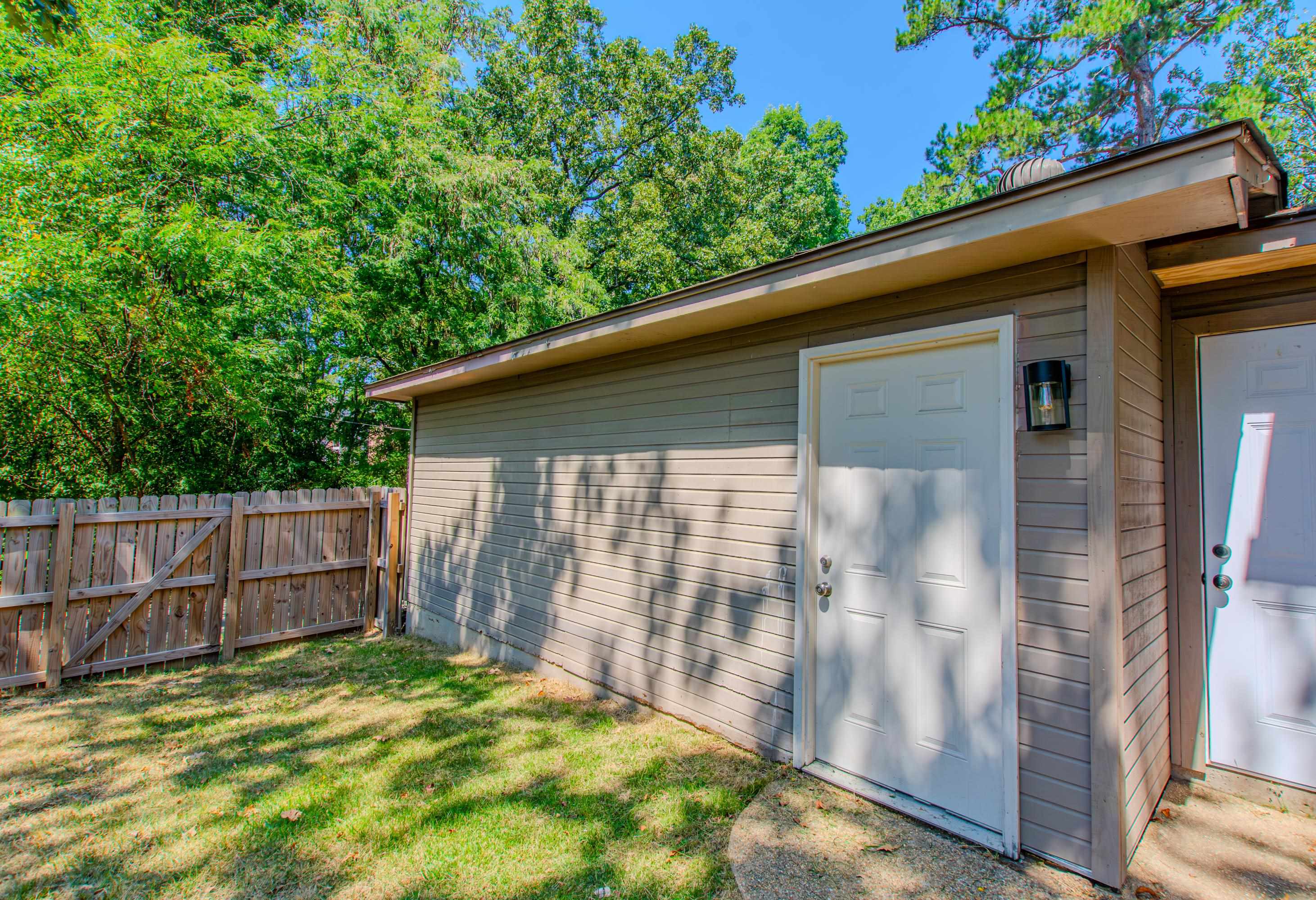 WOODLAND HILLS TO LR - Residential