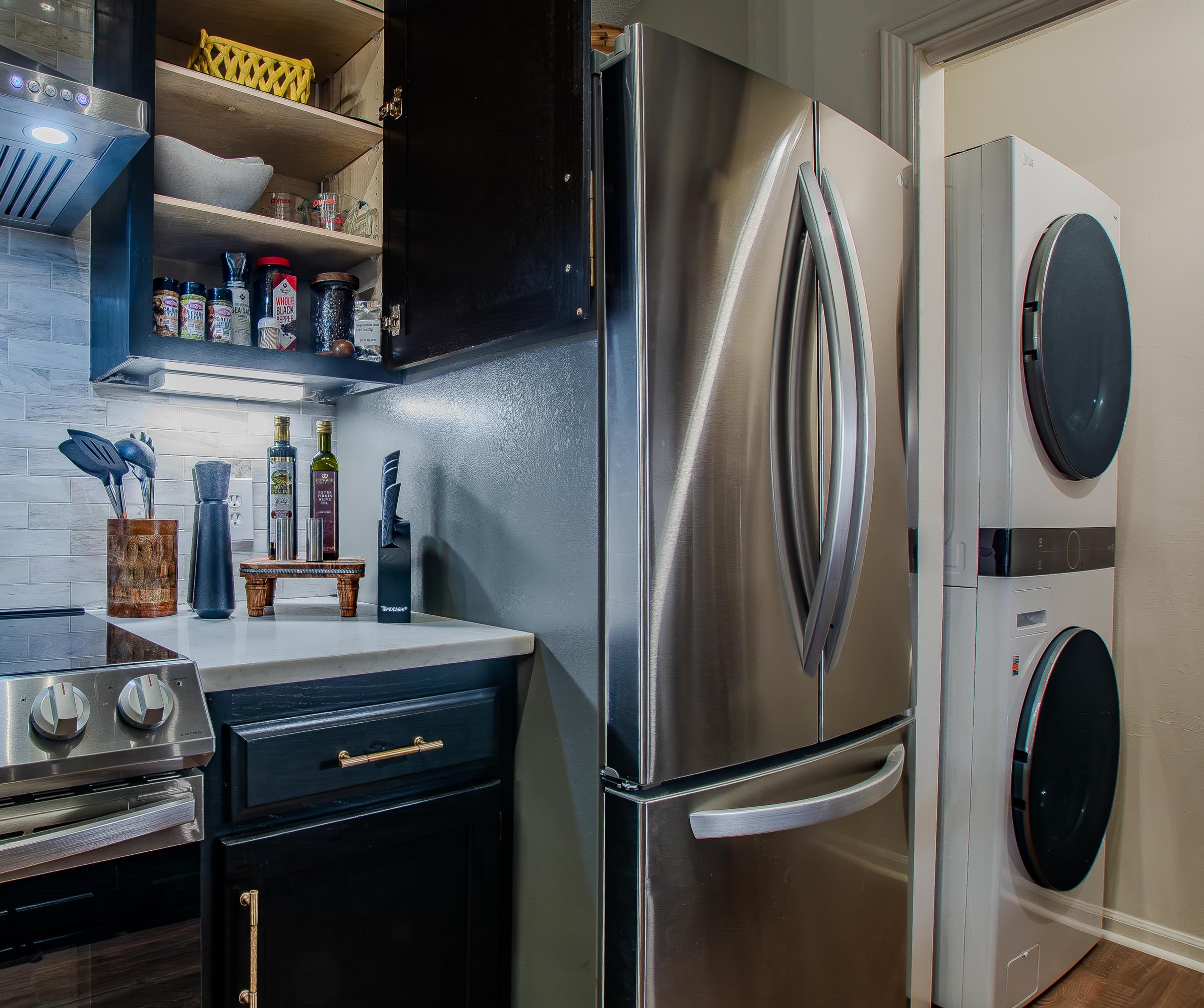 WOODLAND HILLS TO LR - Residential