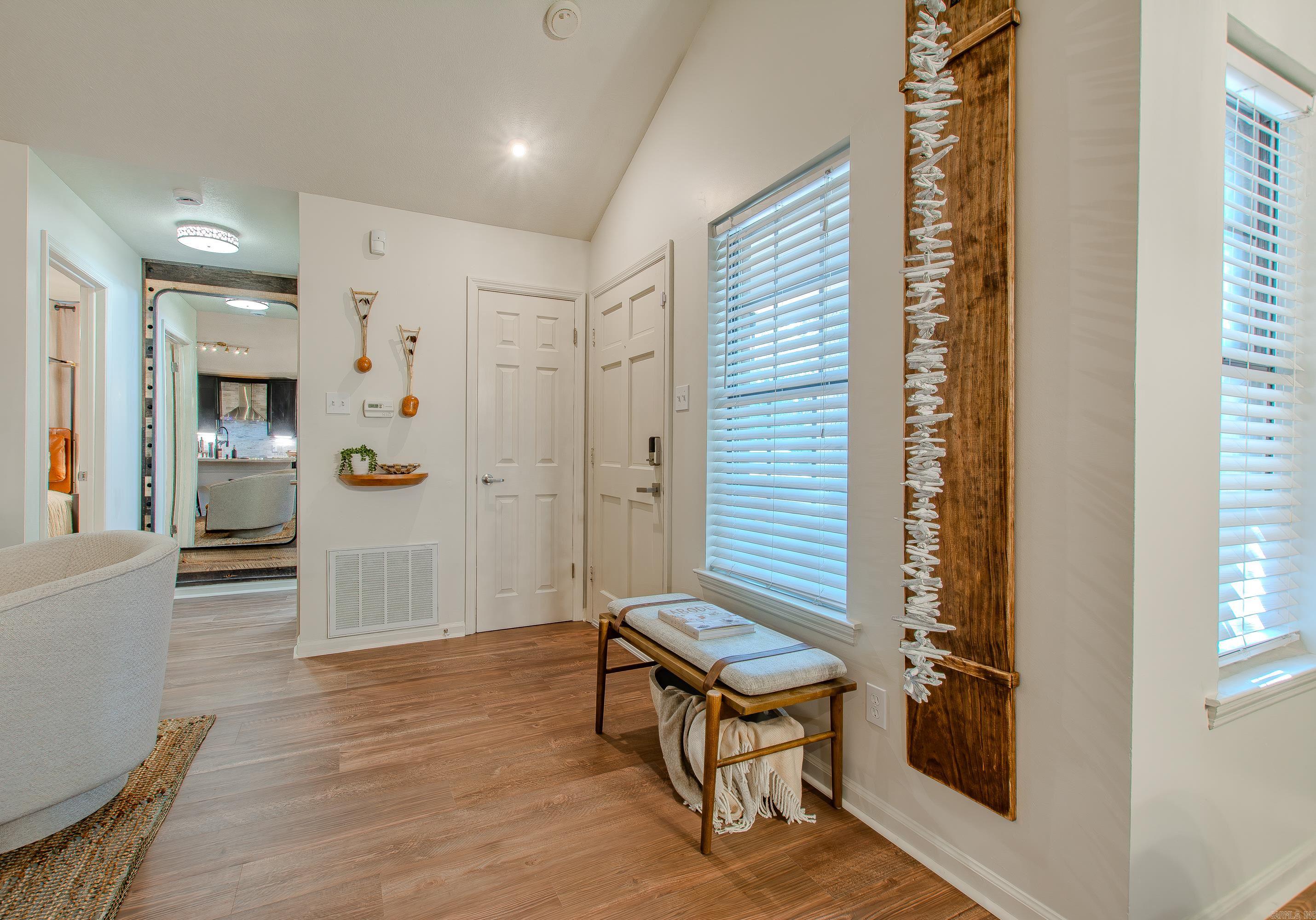 WOODLAND HILLS TO LR - Residential