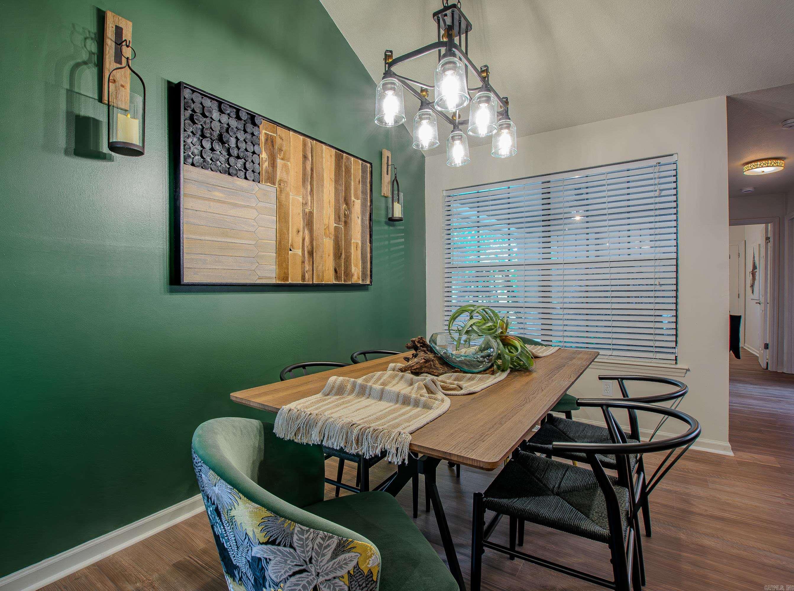 WOODLAND HILLS TO LR - Residential