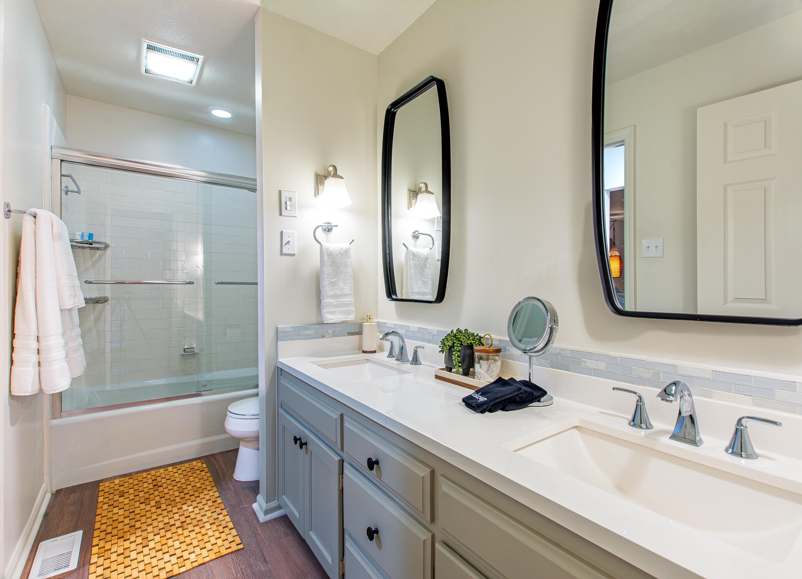 WOODLAND HILLS TO LR - Residential