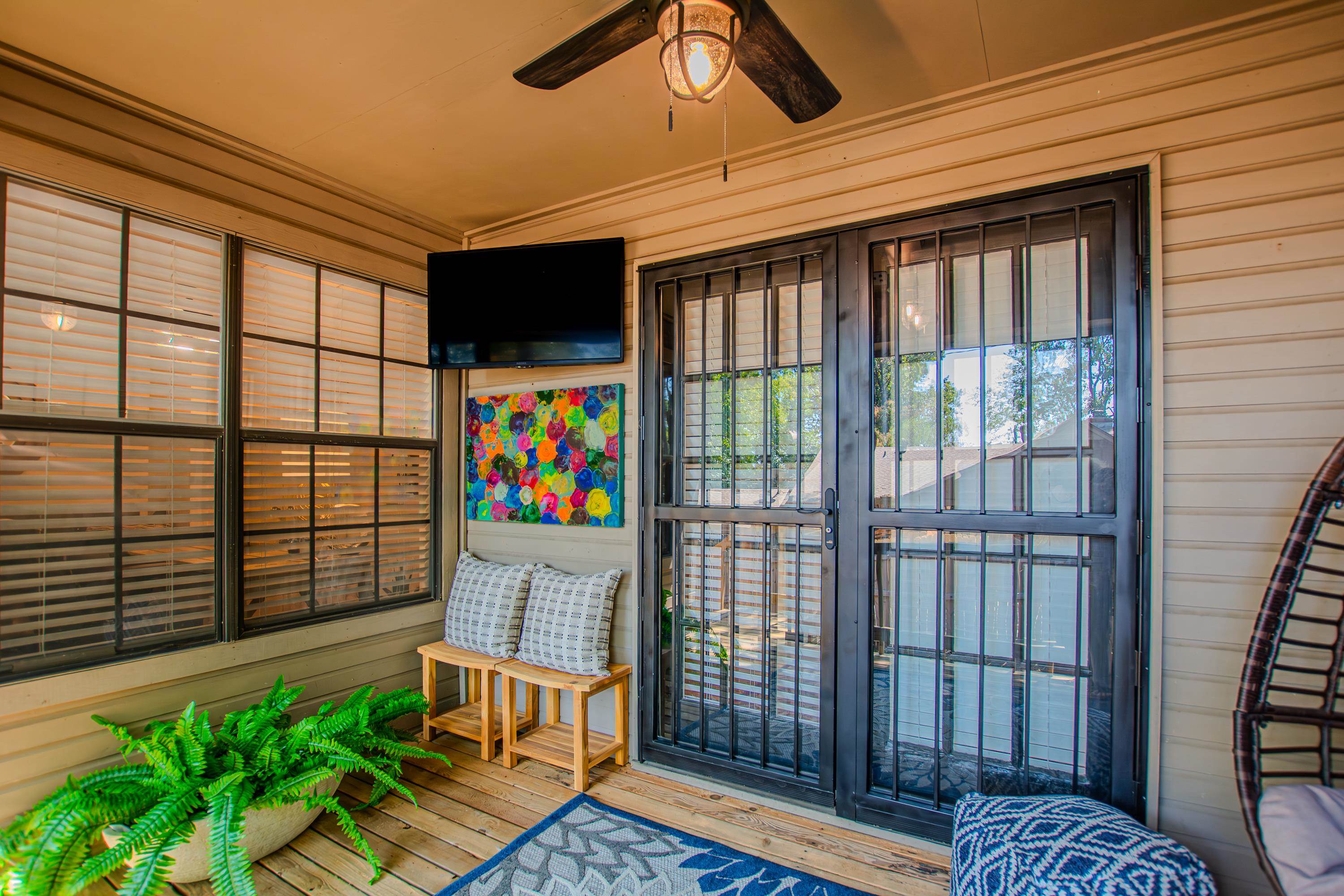 WOODLAND HILLS TO LR - Residential