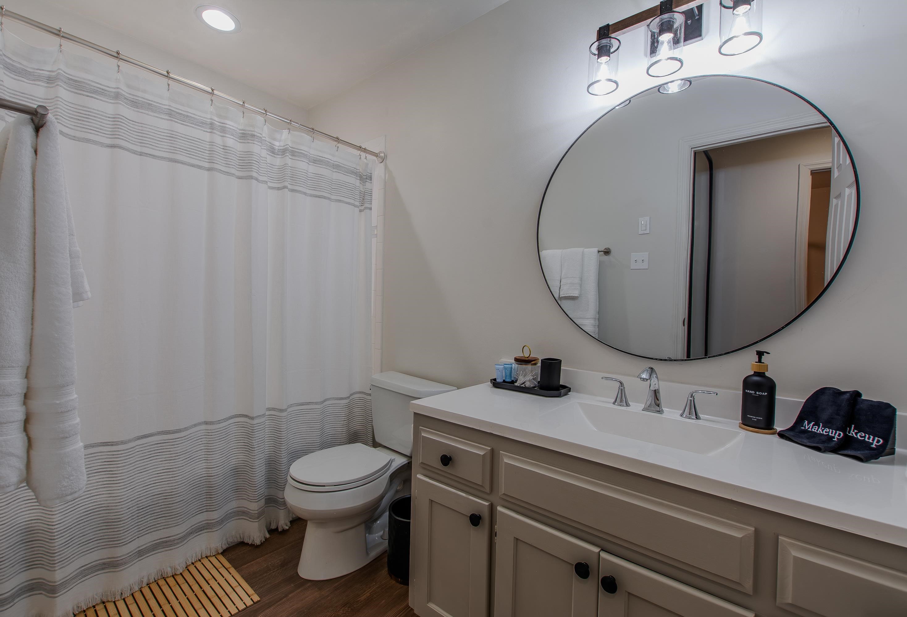 WOODLAND HILLS TO LR - Residential